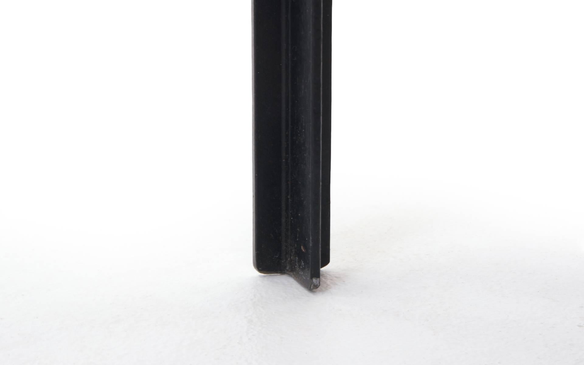 Florence Knoll Couchtisch von Florence Knoll, weißes Laminat, schwarzer Stahlgestell im Angebot 1