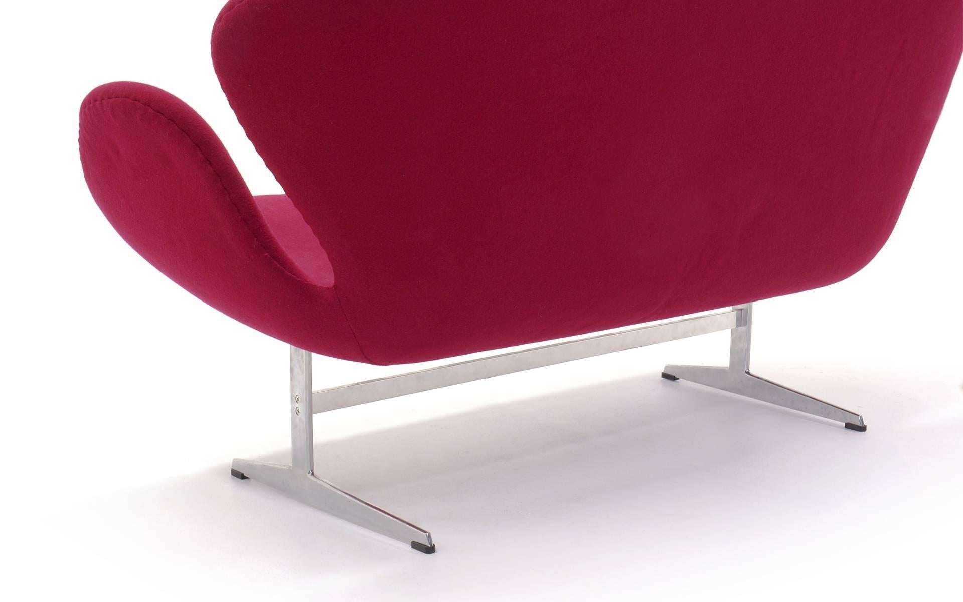 Original Arne Jacobsen Sofá Settee Cisne, Fritz Jacobsen, Dinamarca, Excelente Aluminio en venta
