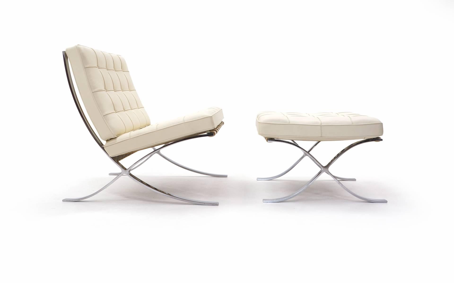 Listing is for the chair only.  Authentic, signed, chromed steel frame Barcelona chair  in beautiful ivory white leather. Like new condition.
