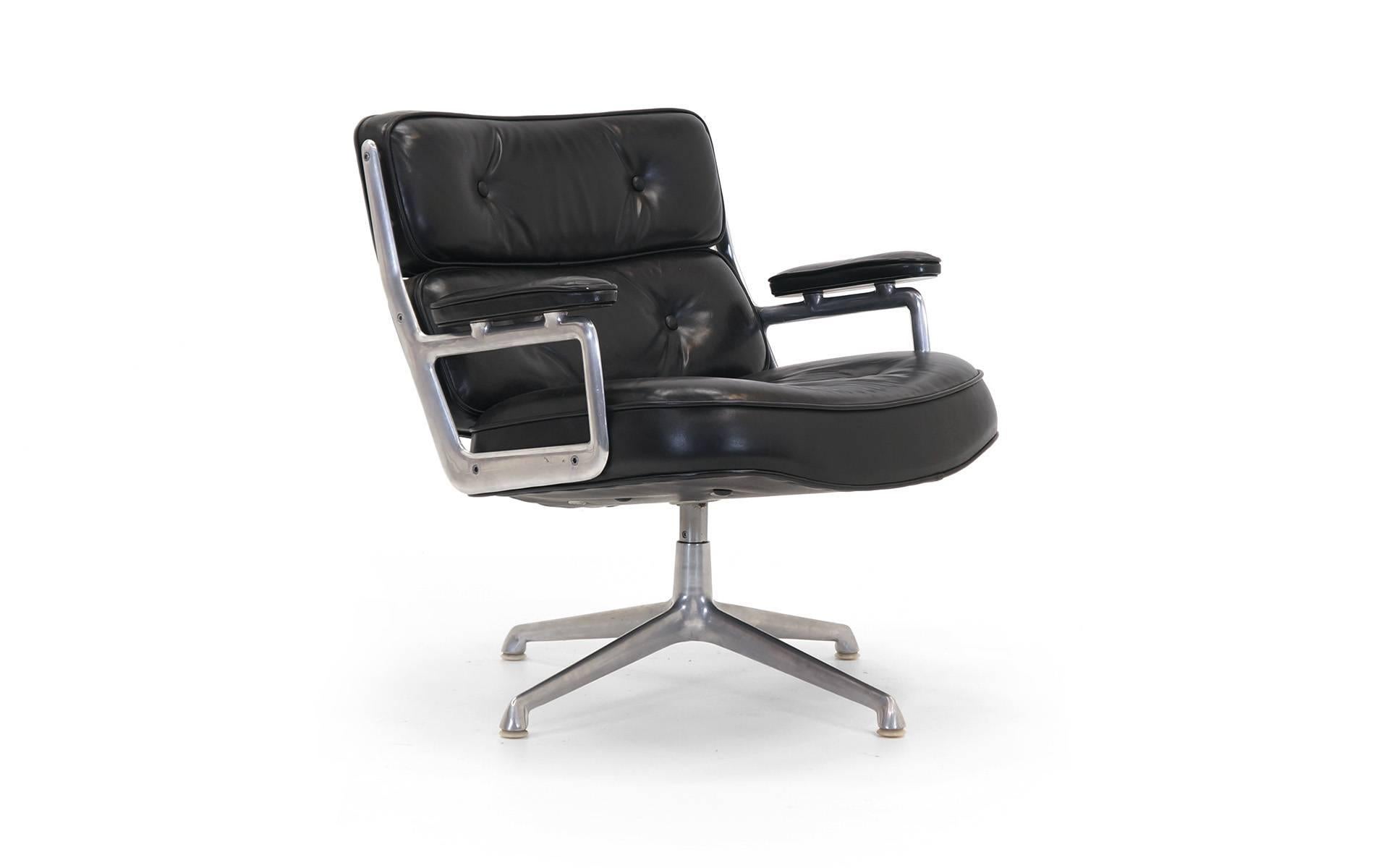 Mid-Century Modern Rare Eames Time Life Lounge Chair, 1960s in Excellent Condition, Full Swivel