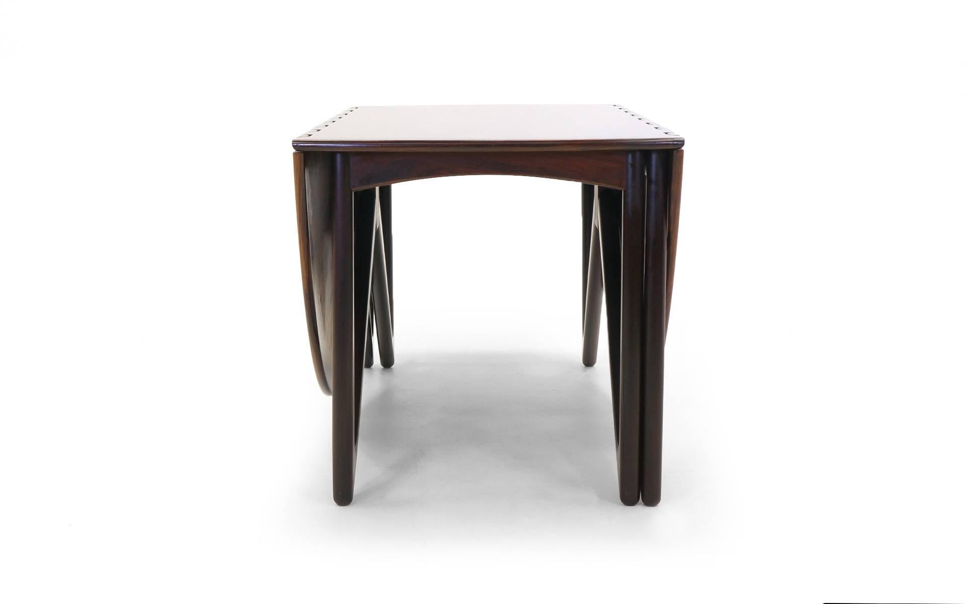 Kurt Ostervig Oval / Eliptical Rosewood Gateleg / Drop-leaf Dining Table. In Excellent Condition In Kansas City, MO