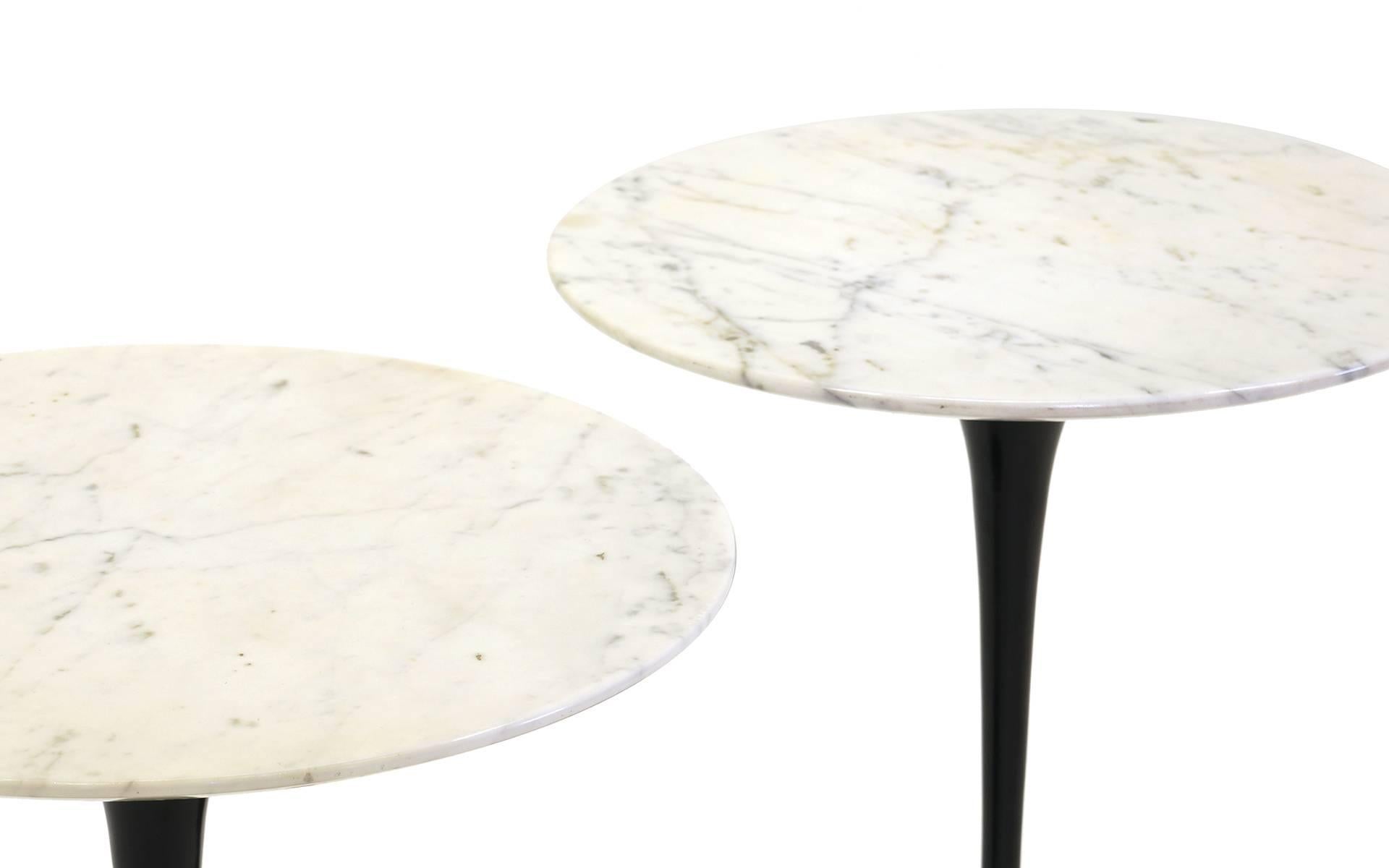 Mid-Century Modern Excellent pair of Saarinen for Knoll side tables Black base with marble top