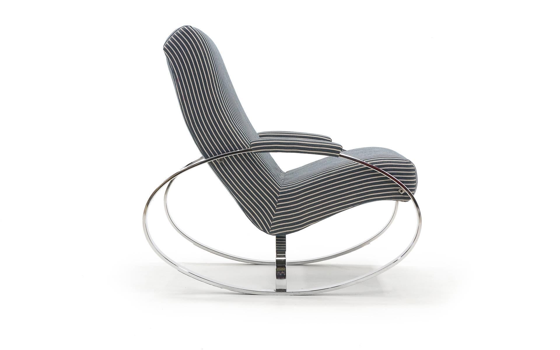 Milo Baughman rocking chair in excellent reupholstered condition. Circular / elliptical shaped chromed steel frame with charcoal and white fabric.
