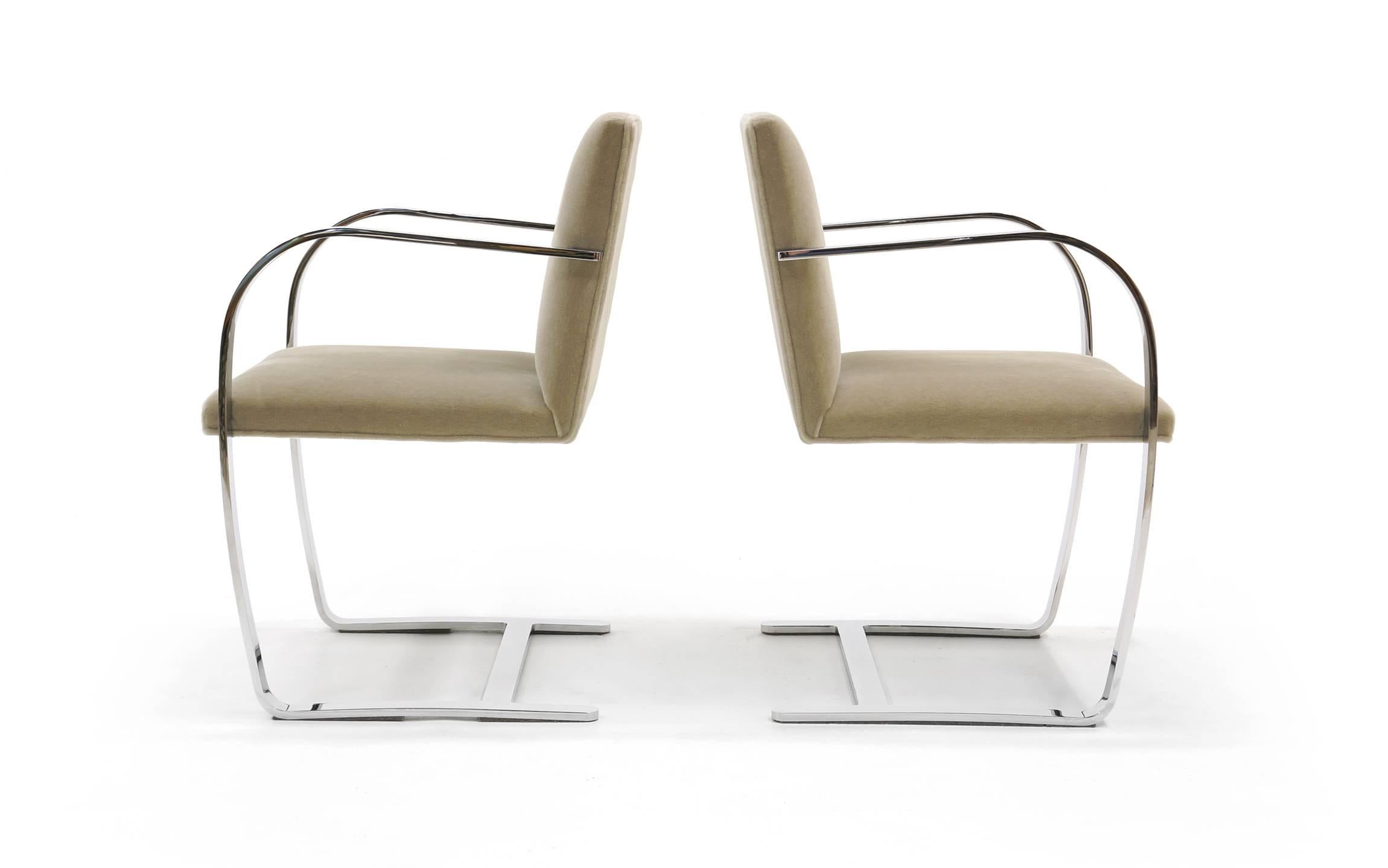 Mid-Century Modern Pair of Ludwig Mies van der Rohe Flat Bar Brno Chairs for Knoll