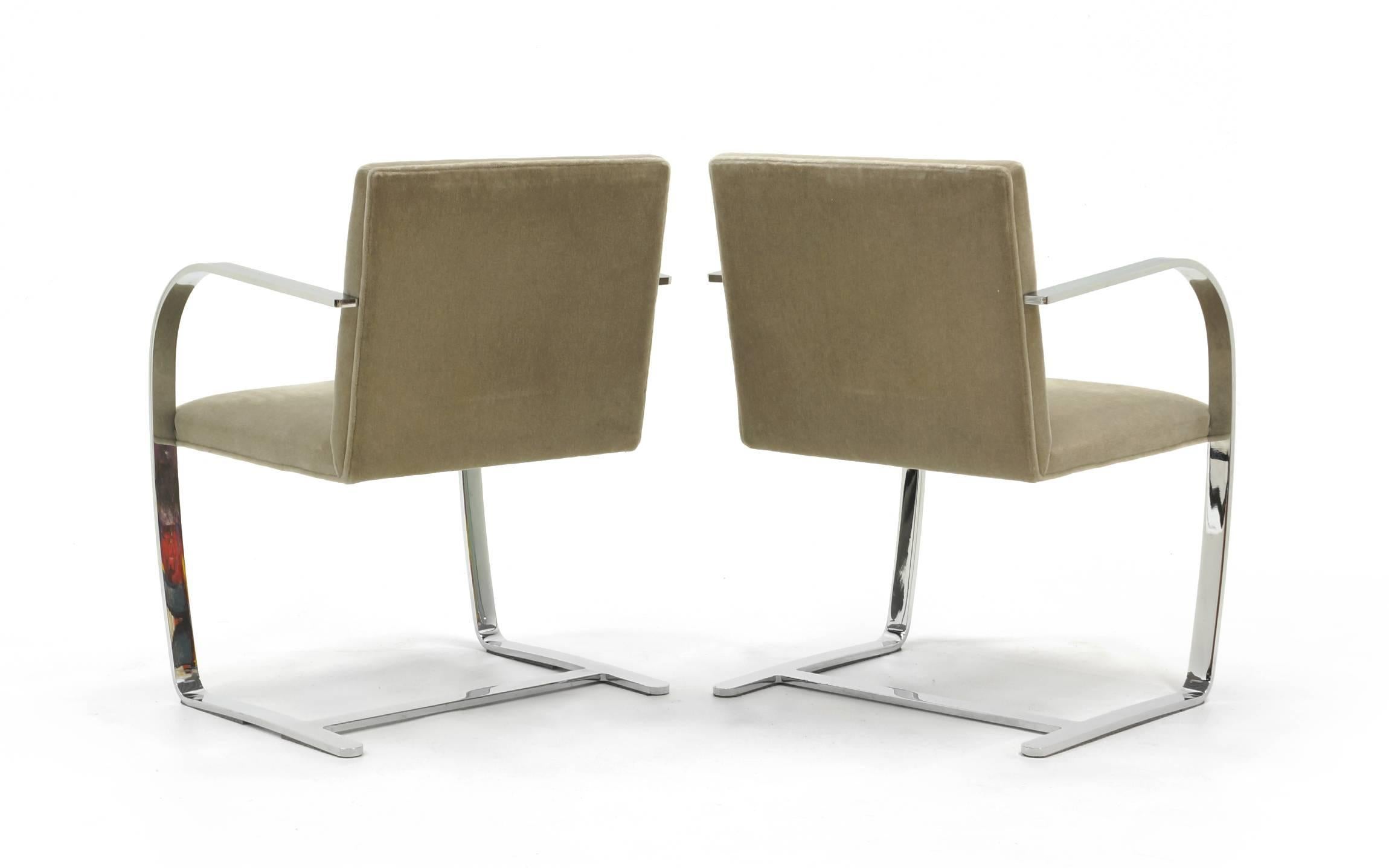 Mid-20th Century Pair of Ludwig Mies van der Rohe Flat Bar Brno Chairs for Knoll