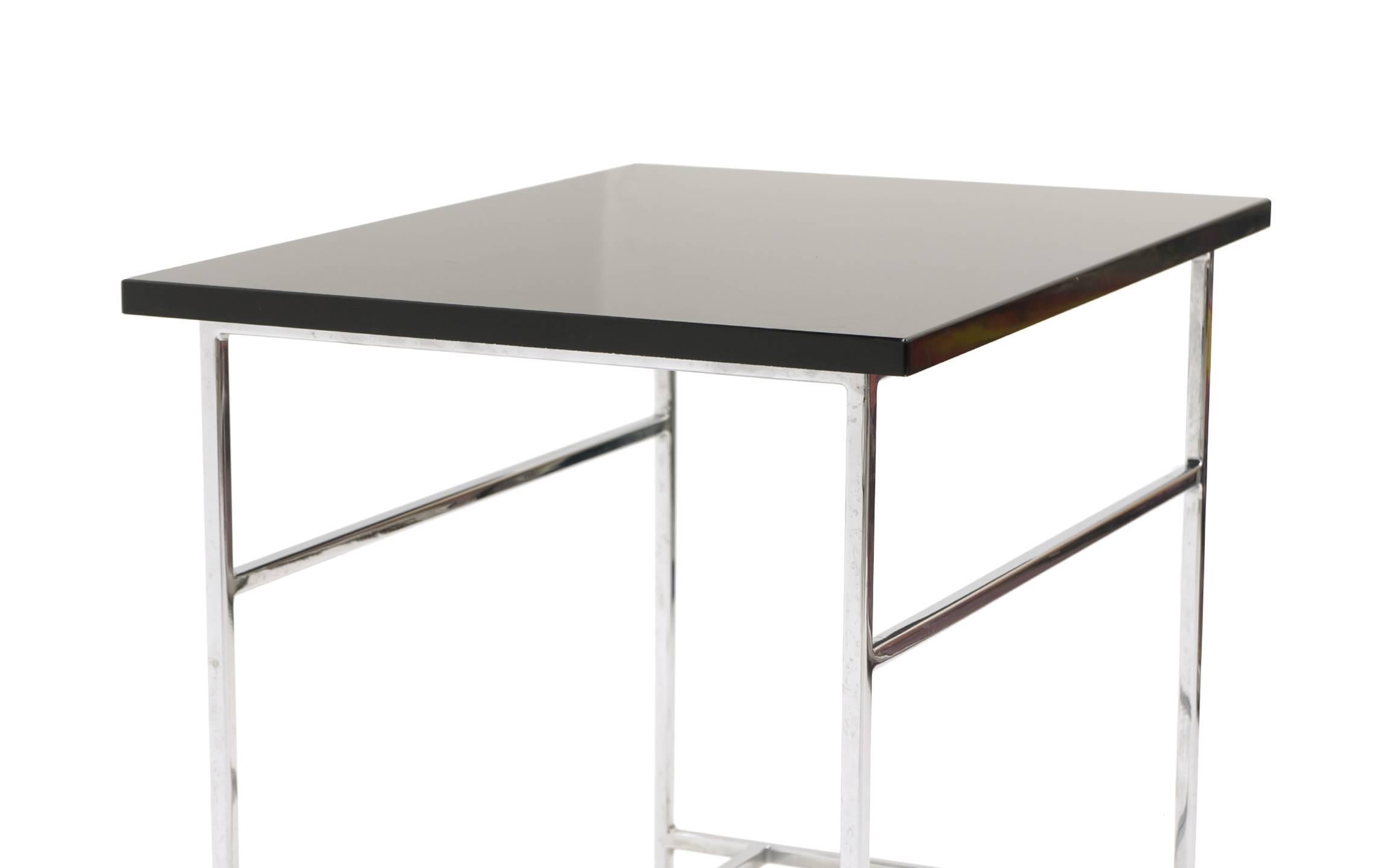 Mid-Century Modern Table d'appoint Paul McCobb, verre noir et laiton chromé et nickelé en vente