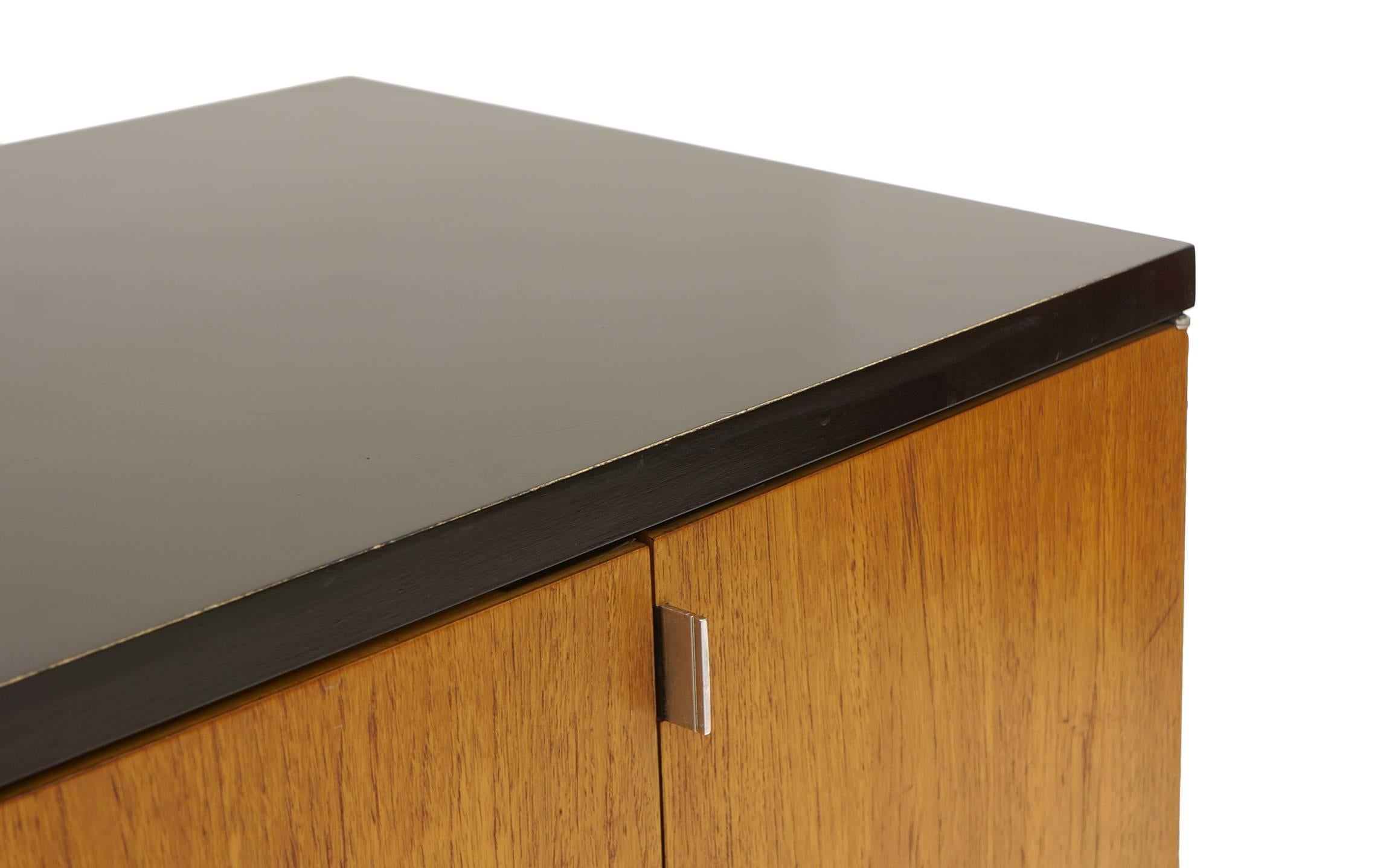 Mid-20th Century Florence Knoll Low Credenza or Media Cabinet in Walnut, Chrome, Black Enamel Top