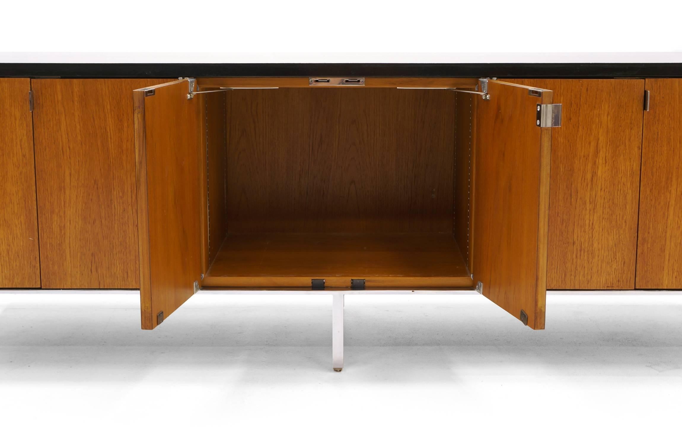 Lacquered Florence Knoll Low Credenza or Media Cabinet in Walnut, Chrome, Black Enamel Top