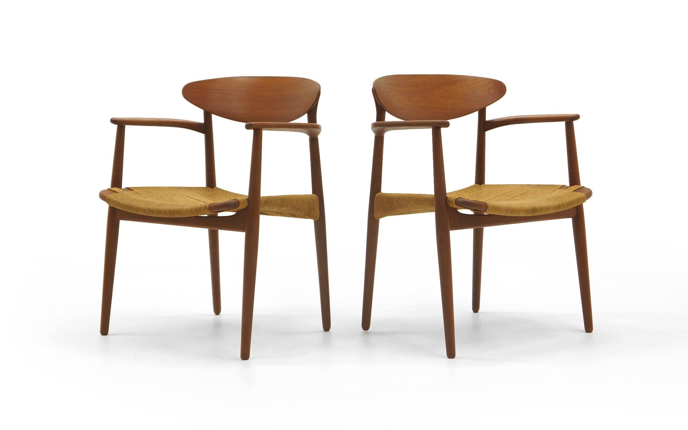 Set aus sechs modernen dänischen Teakholz-Esszimmerstühlen von Ejner Larsen und Aksel Madsen (Dänisch) im Angebot