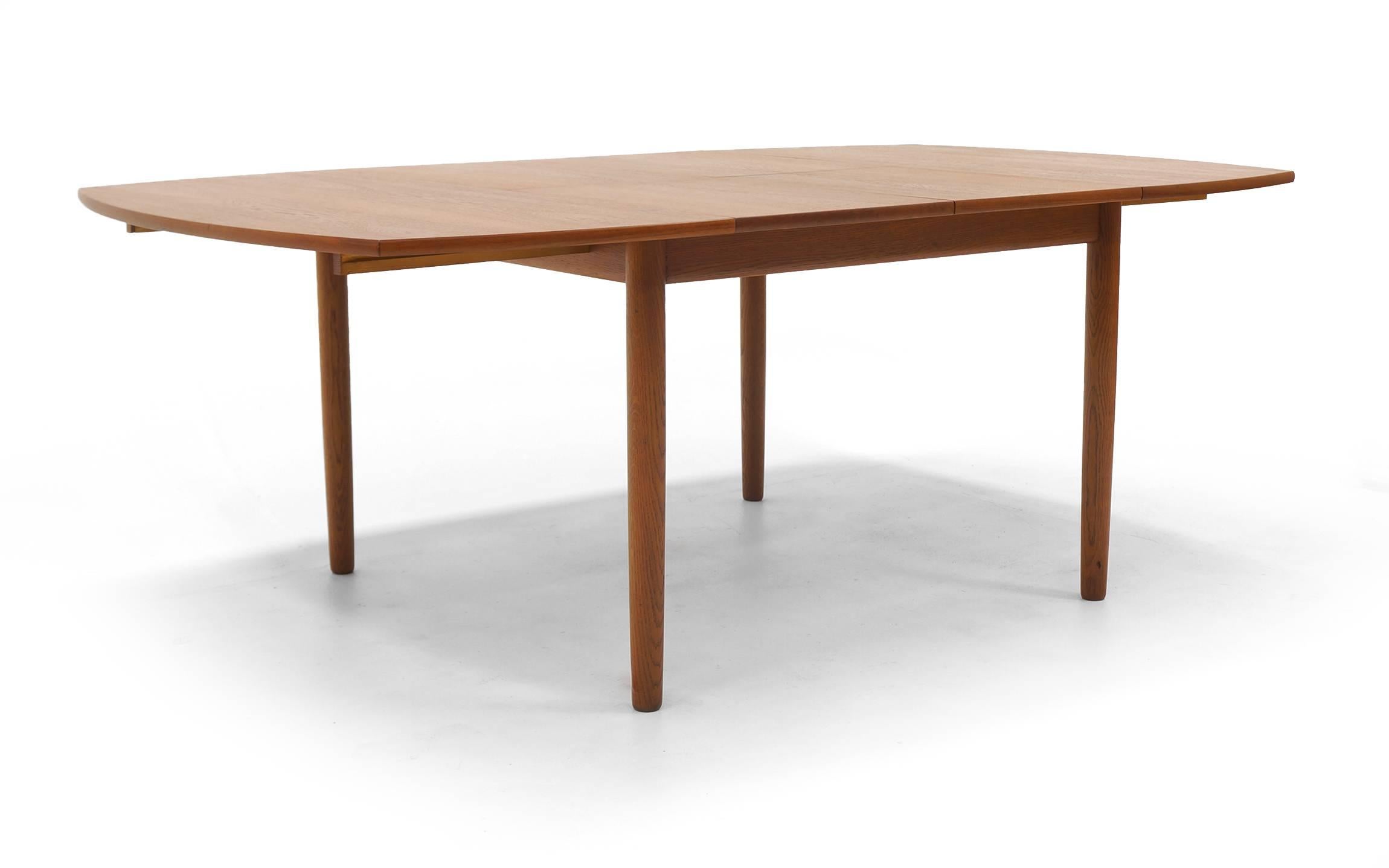 Square Expanding Danish Modern Teak Dining Table by Ejner Larsen & Aksel Madsen In Excellent Condition For Sale In Kansas City, MO