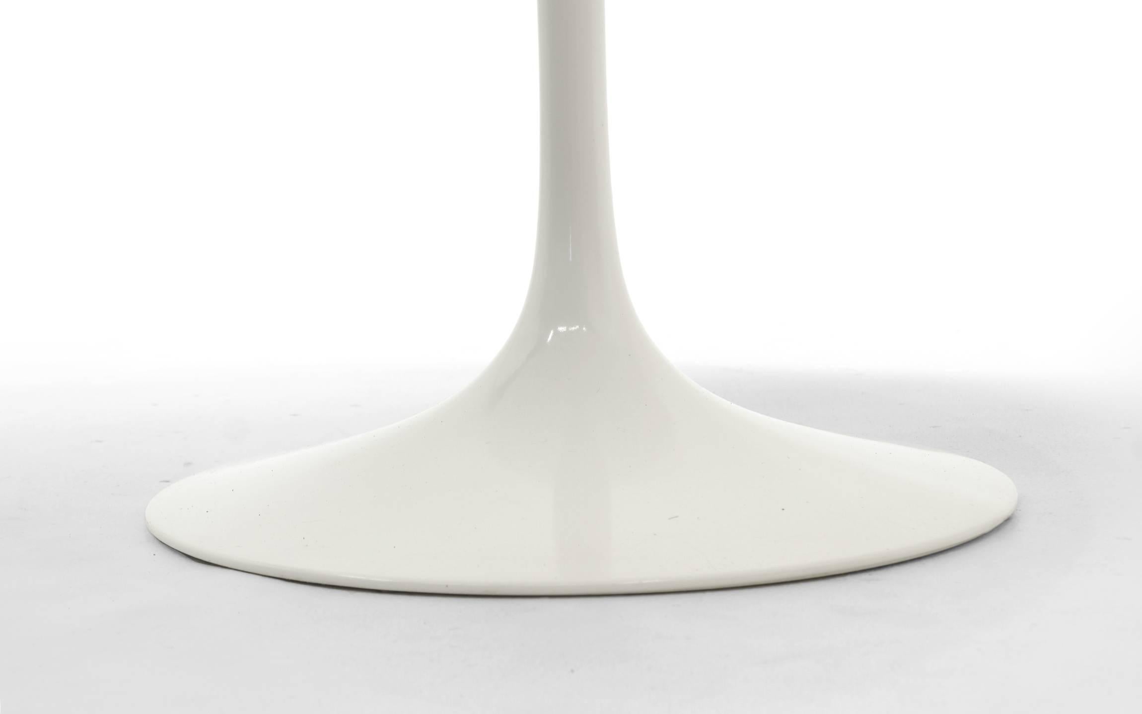 Mid-Century Modern Eero Saarinen for Knoll Round Dining Table, White Laminate Top