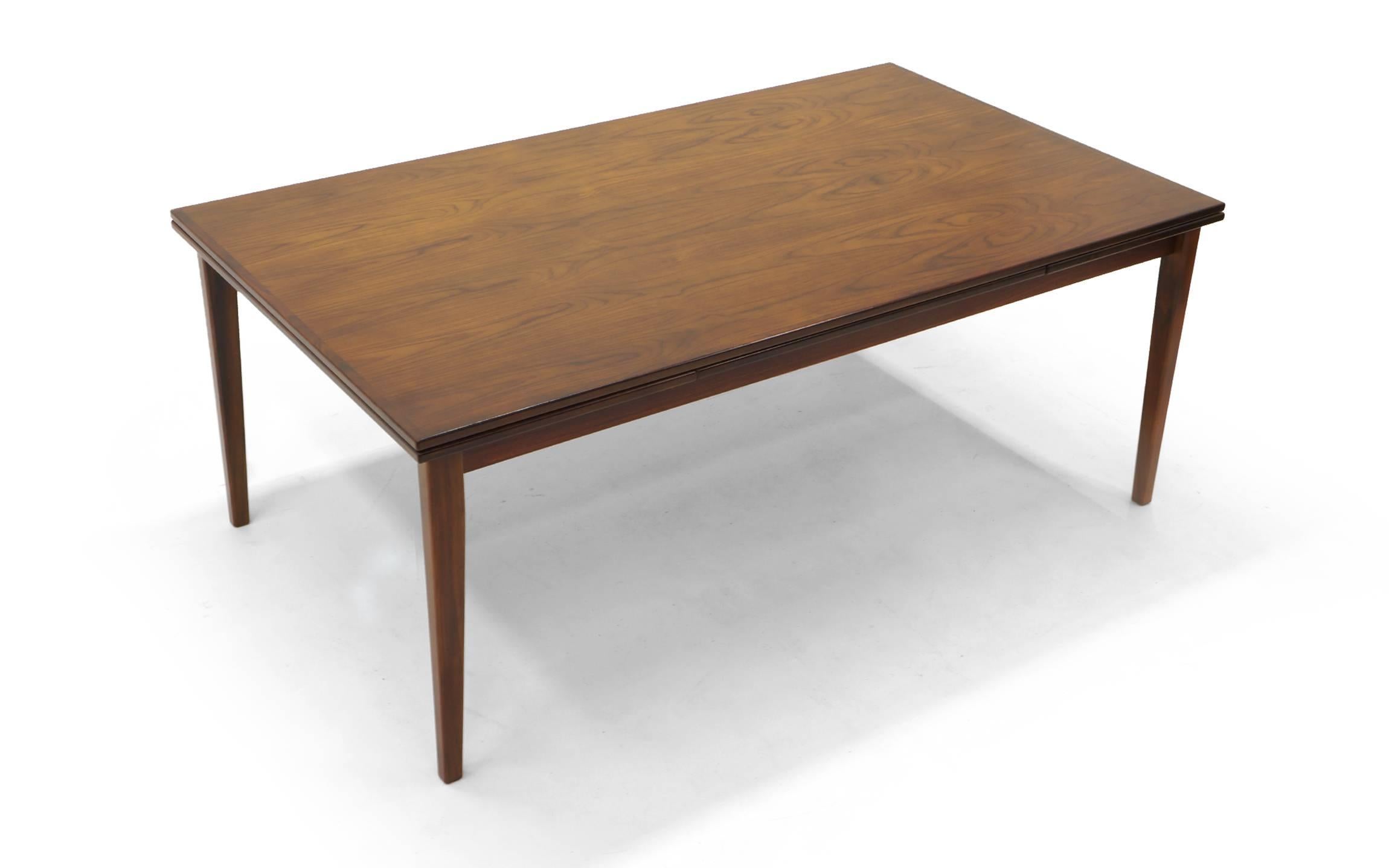 Scandinavian Modern Danish Modern Rosewood Expandable Draw Leaf Dining Table