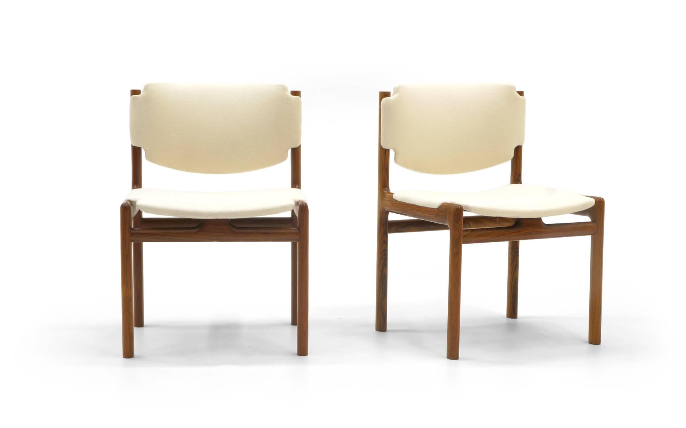 Scandinavian Modern Set of Eight, Soren Willadsen Danish Modern Dining Chairs in Brazilian Rosewood