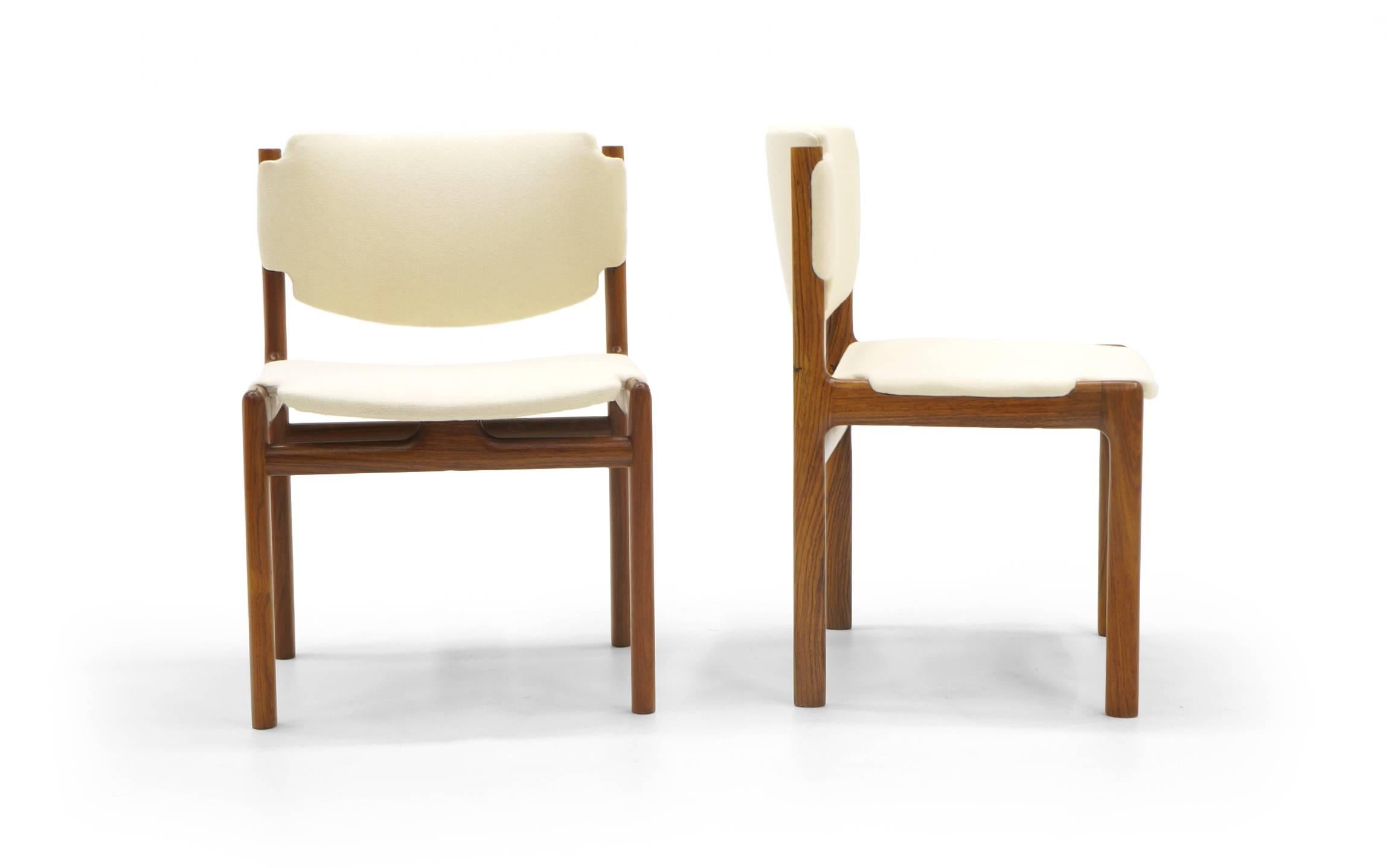 Set of Eight, Soren Willadsen Danish Modern Dining Chairs in Brazilian Rosewood In Excellent Condition In Kansas City, MO