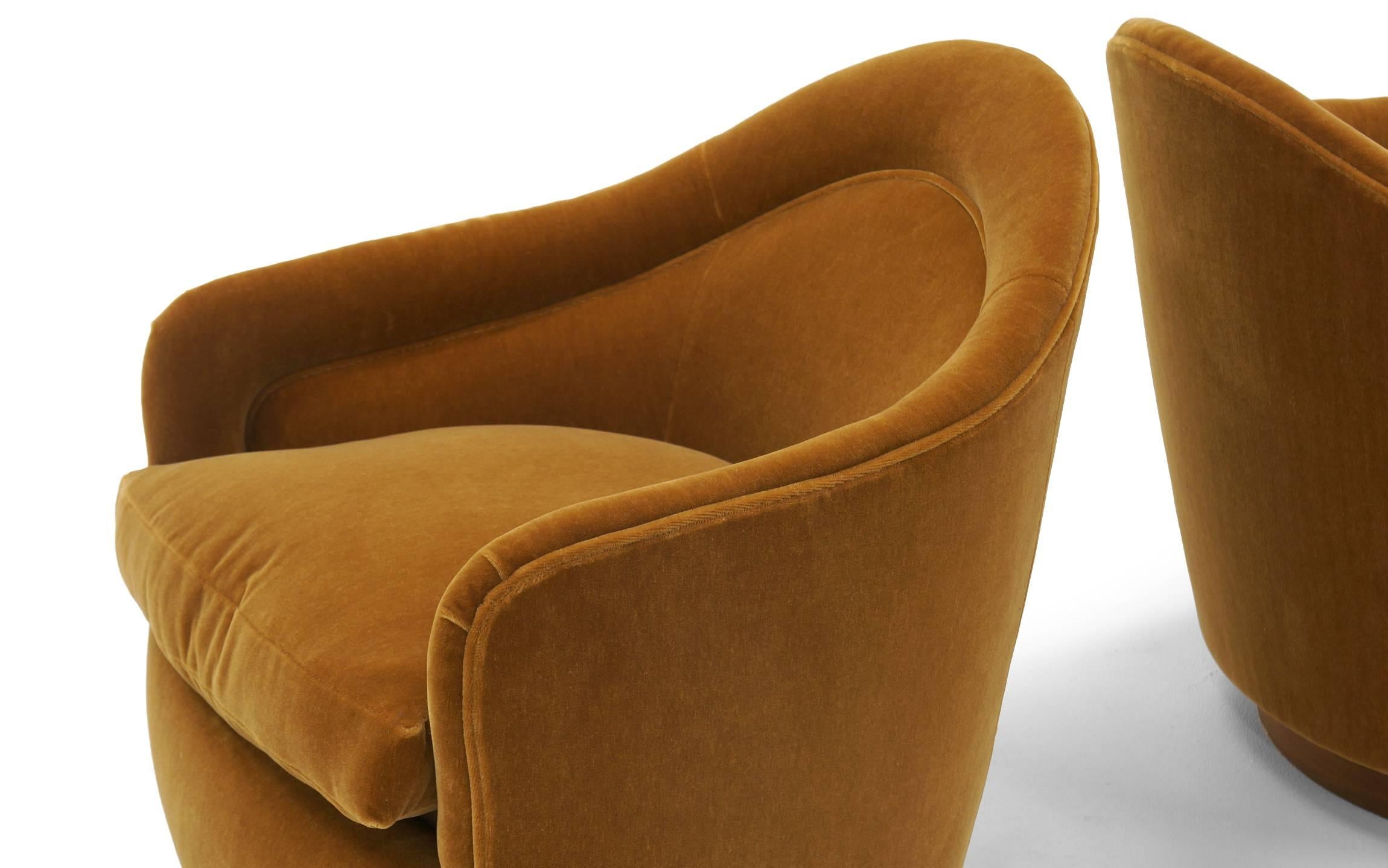 Pair of Tilt and Swivel Barrel Chairs by Milo Baughman.  Caramel color Mohair. In Excellent Condition In Kansas City, MO