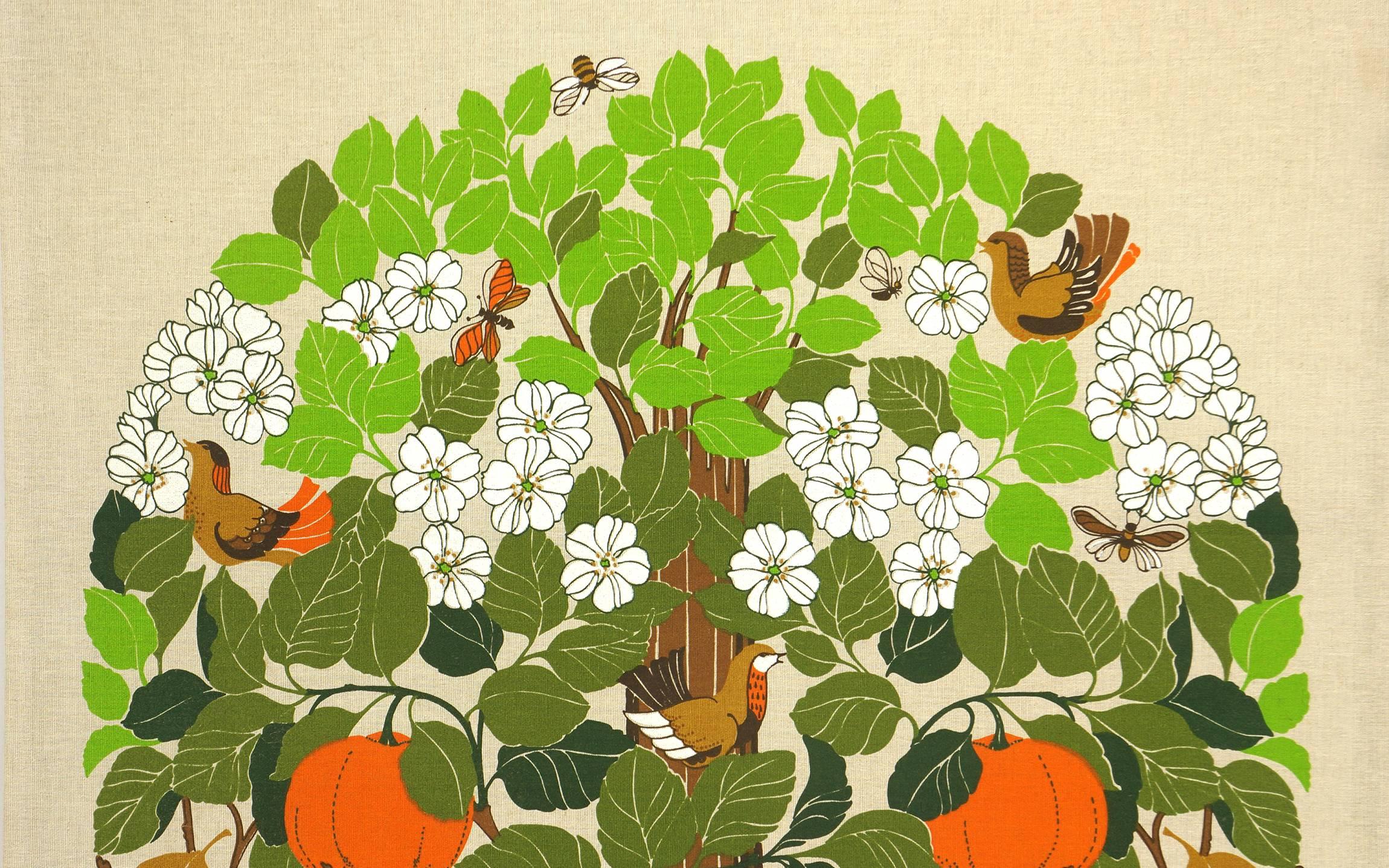 Almedahls wall hanging design Toni Hermansson hand printed on linen from Sweden 1970s.