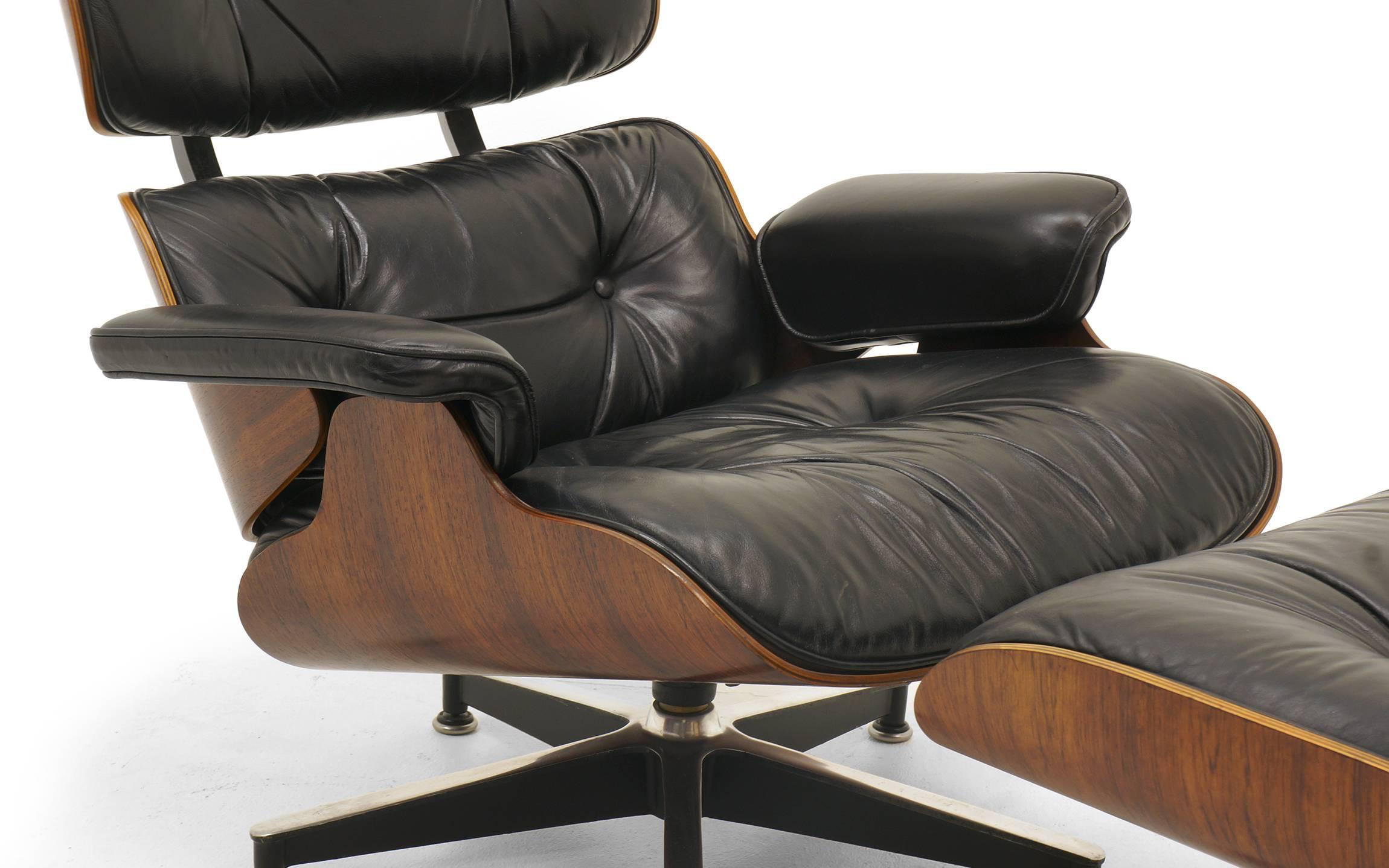 Original Charles and Ray Eames Brazilian Rosewood Lounge Chair and Ottoman   In Good Condition In Kansas City, MO
