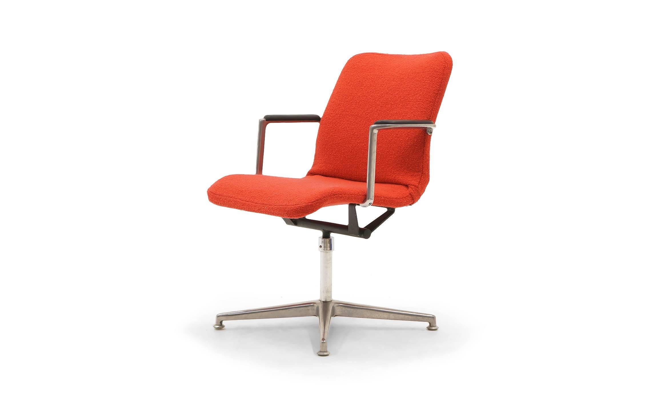 Mid-Century Modern Chaise de bureau ou de bureau George Nelson, très rare, nouveau tissu d'ameublement Boucle Knoll rouge en vente