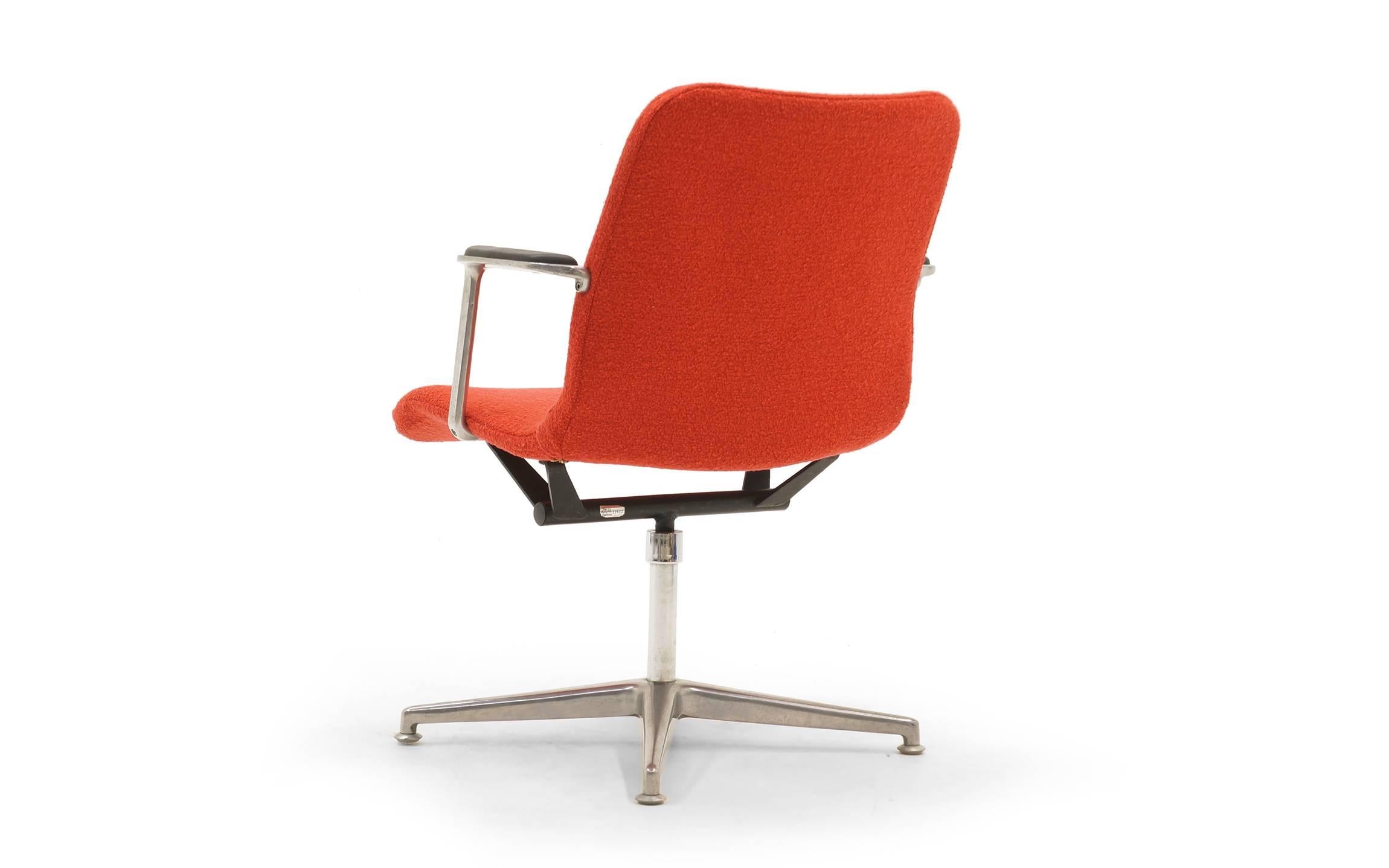 Chaise de bureau ou de bureau George Nelson, très rare, nouveau tissu d'ameublement Boucle Knoll rouge Bon état - En vente à Kansas City, MO