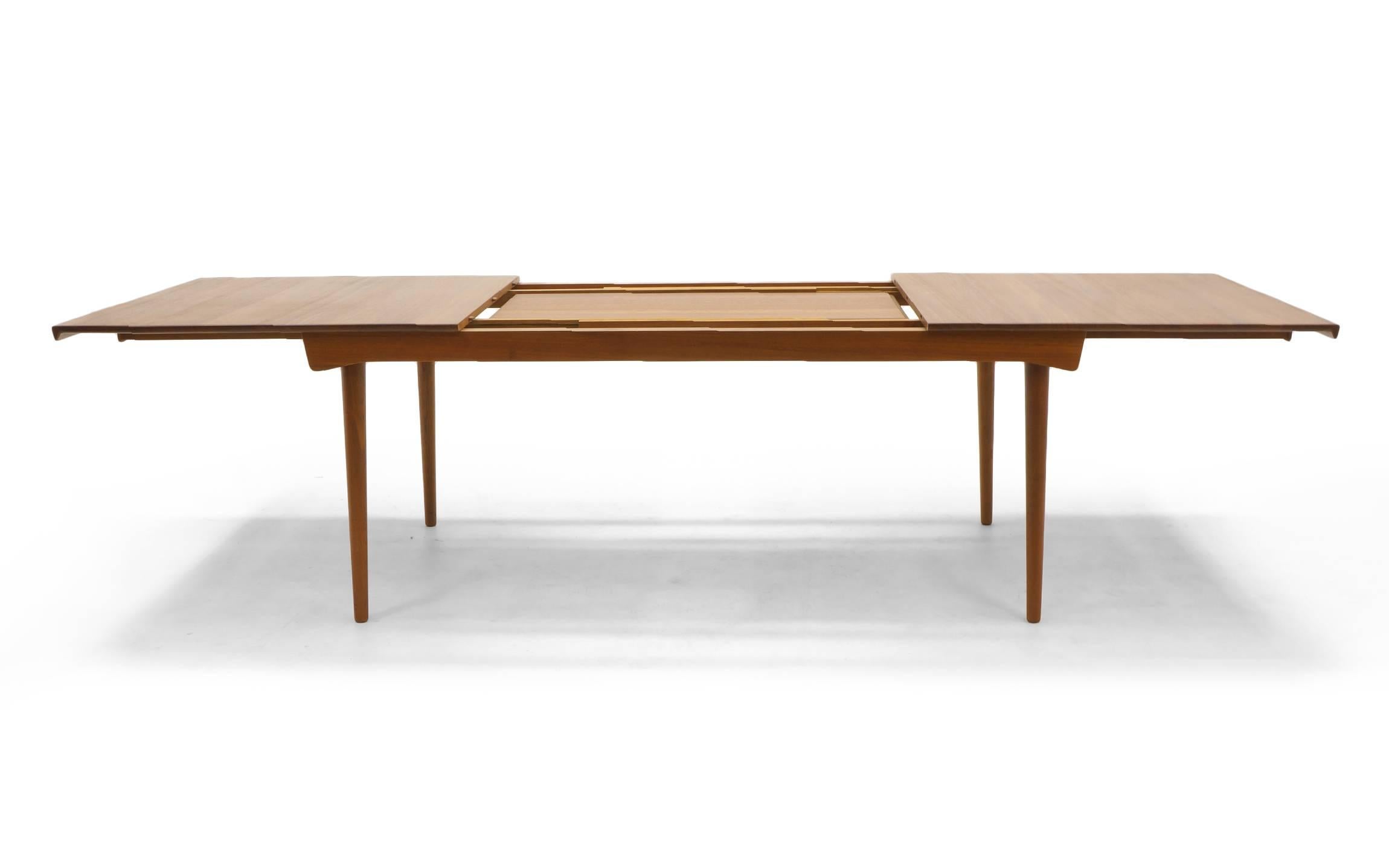 Finn Juhl Teak Dining Table, Expandable with Two Leaves, Exceptional Condition 4