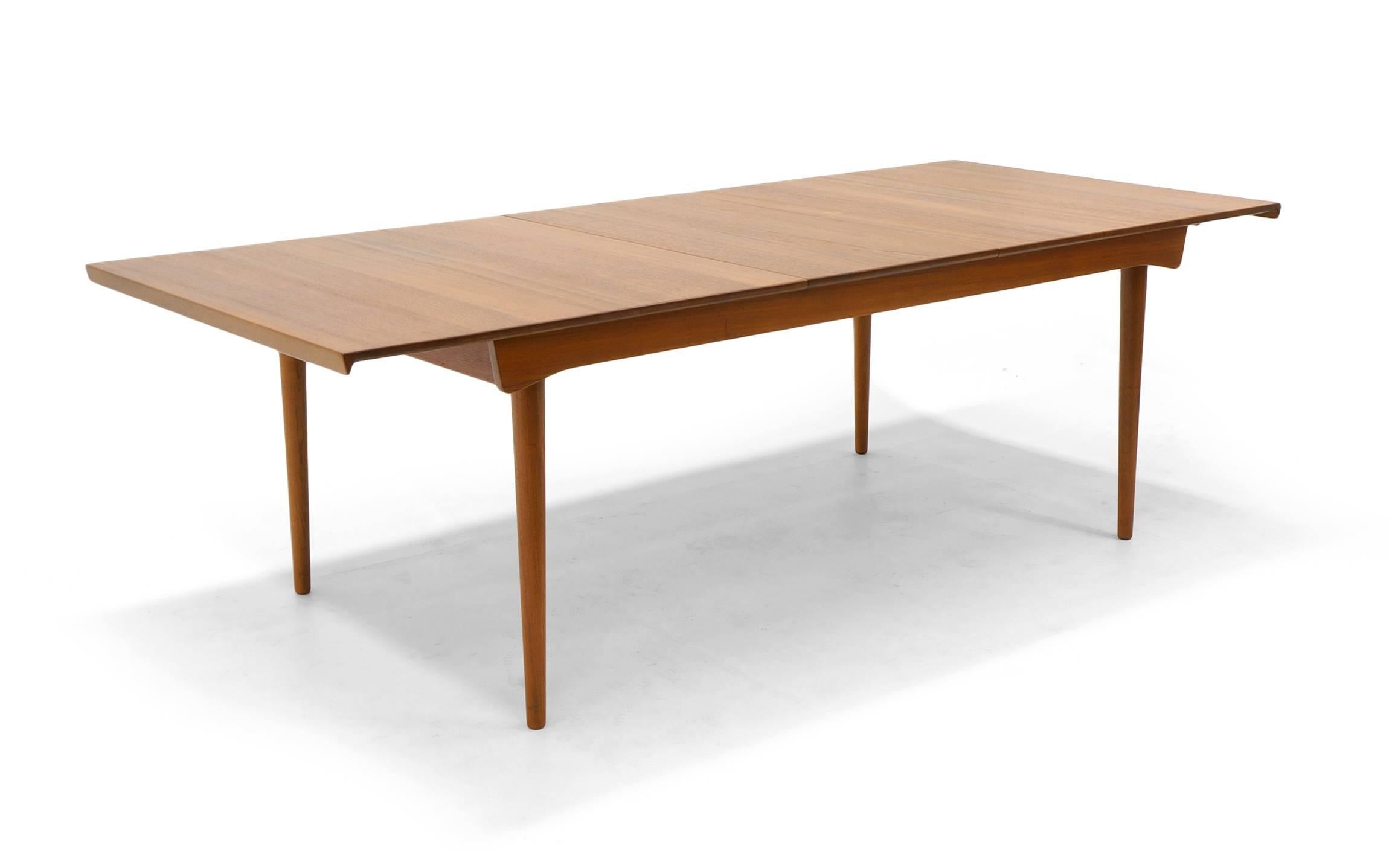 Finn Juhl Teak Dining Table, Expandable with Two Leaves, Exceptional Condition In Excellent Condition In Kansas City, MO