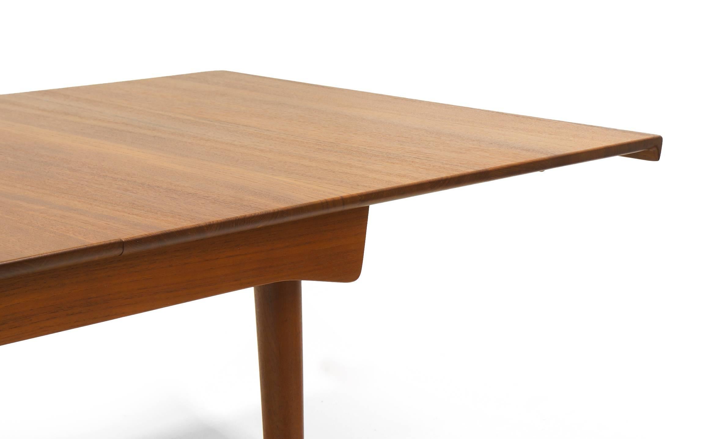 Finn Juhl Teak Dining Table, Expandable with Two Leaves, Exceptional Condition 2