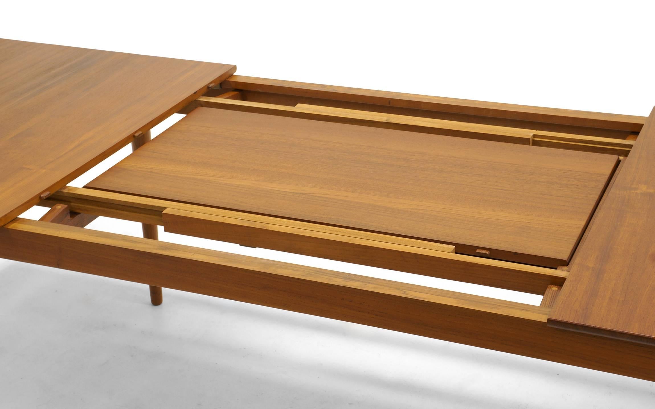 Finn Juhl Teak Dining Table, Expandable with Two Leaves, Exceptional Condition 3