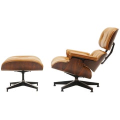 Rare Eames Lounge Chair 670 et Ottoman 671.  Bois de rose:: cuir cognac d'origine.