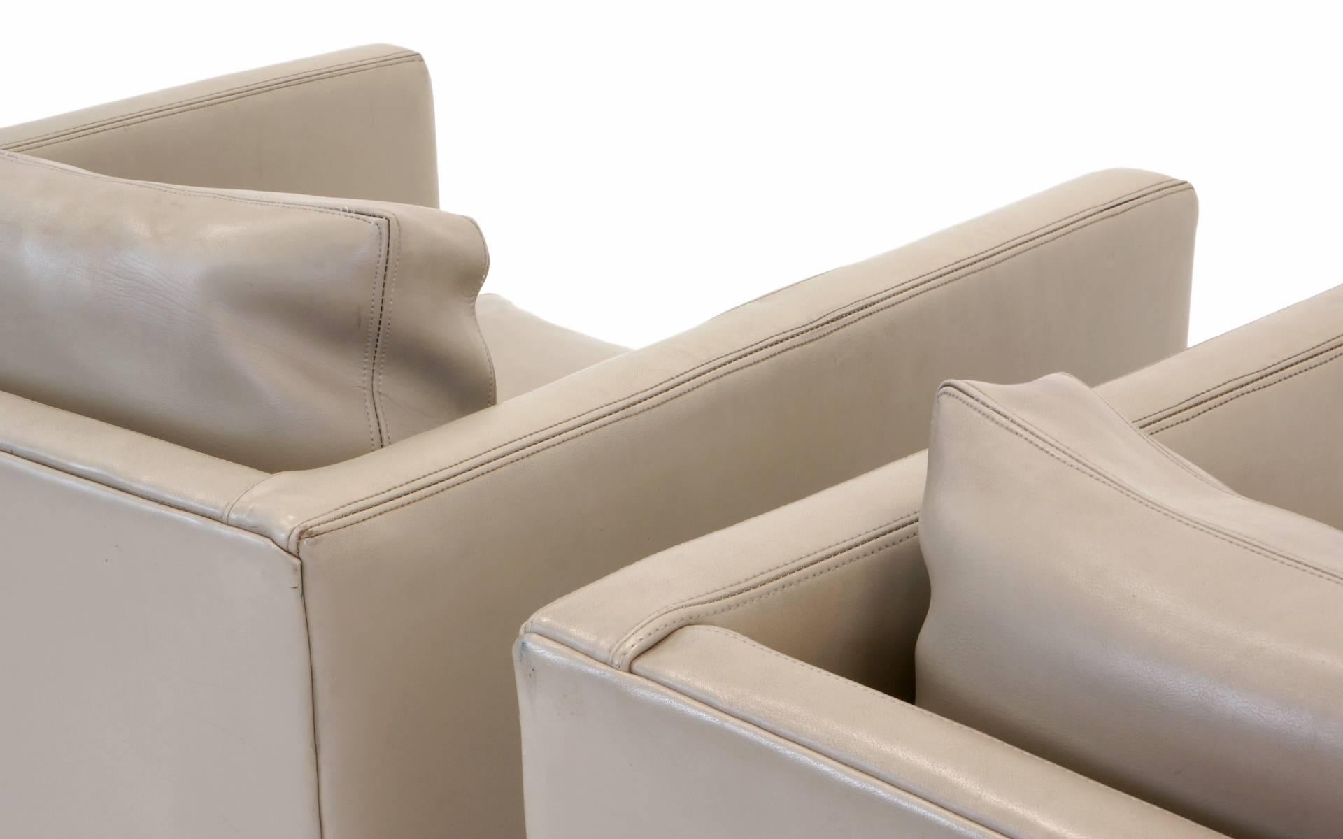 Pair of Even Arm Cube Lounge Chairs by Milo Baughman for Thayer Coggin 1