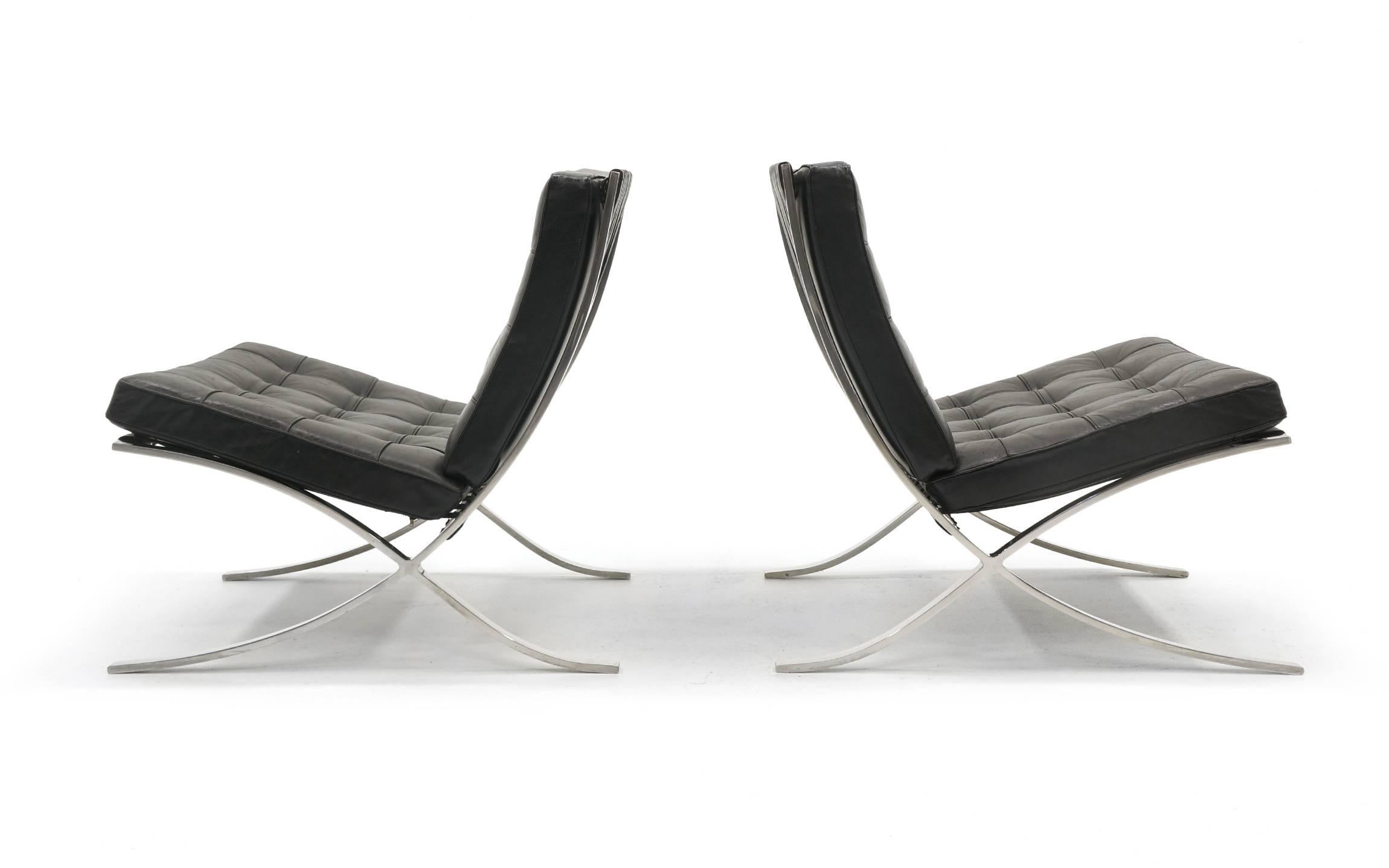 Mid-Century Modern Pair of Barcelona Chairs, Early Knoll Production, Stainless and Black Leather