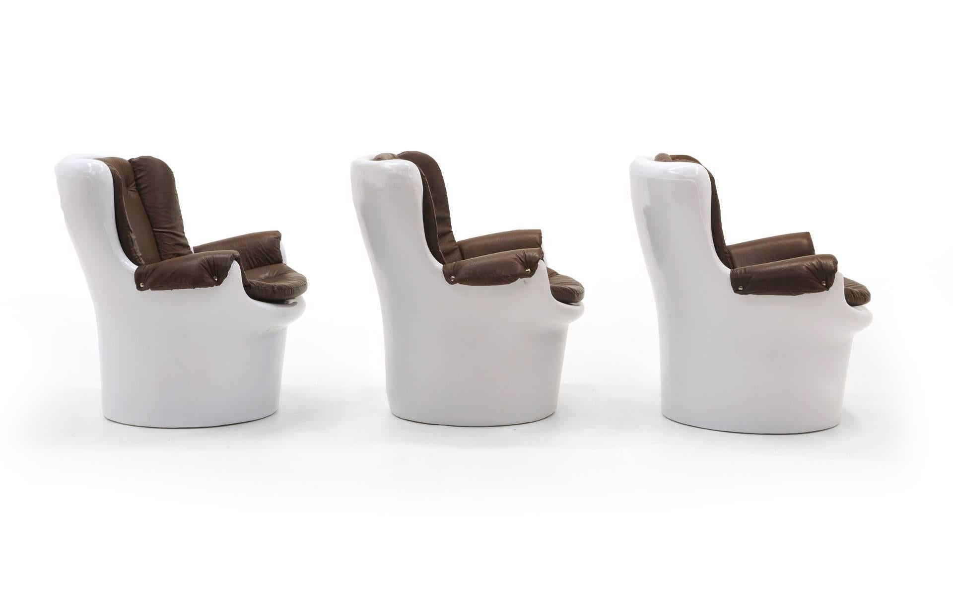 white plastic lounge chairs