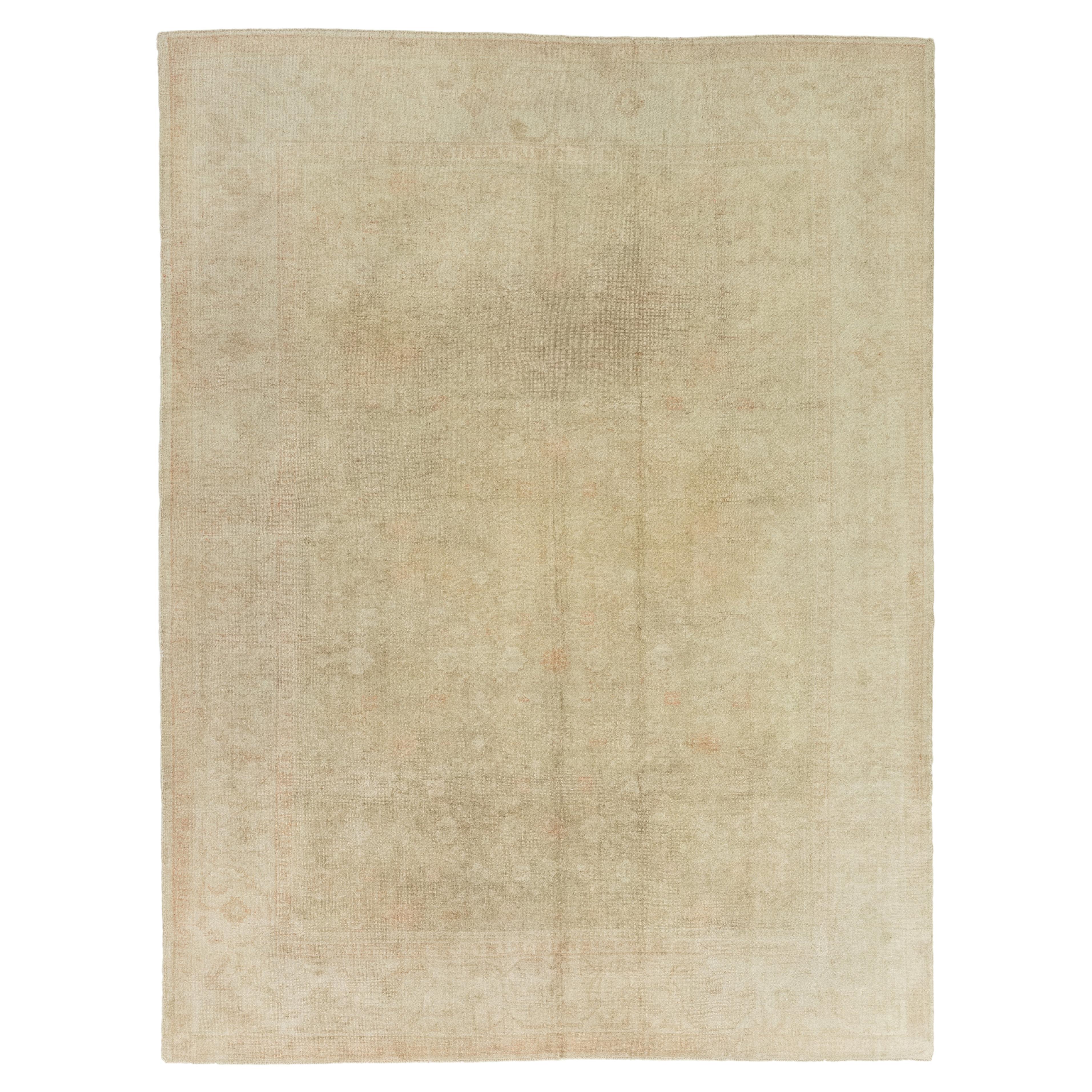 Antique Oushak Rug (3.4x2.6m, 1900). Exquisite Details (Hand-Knotted).