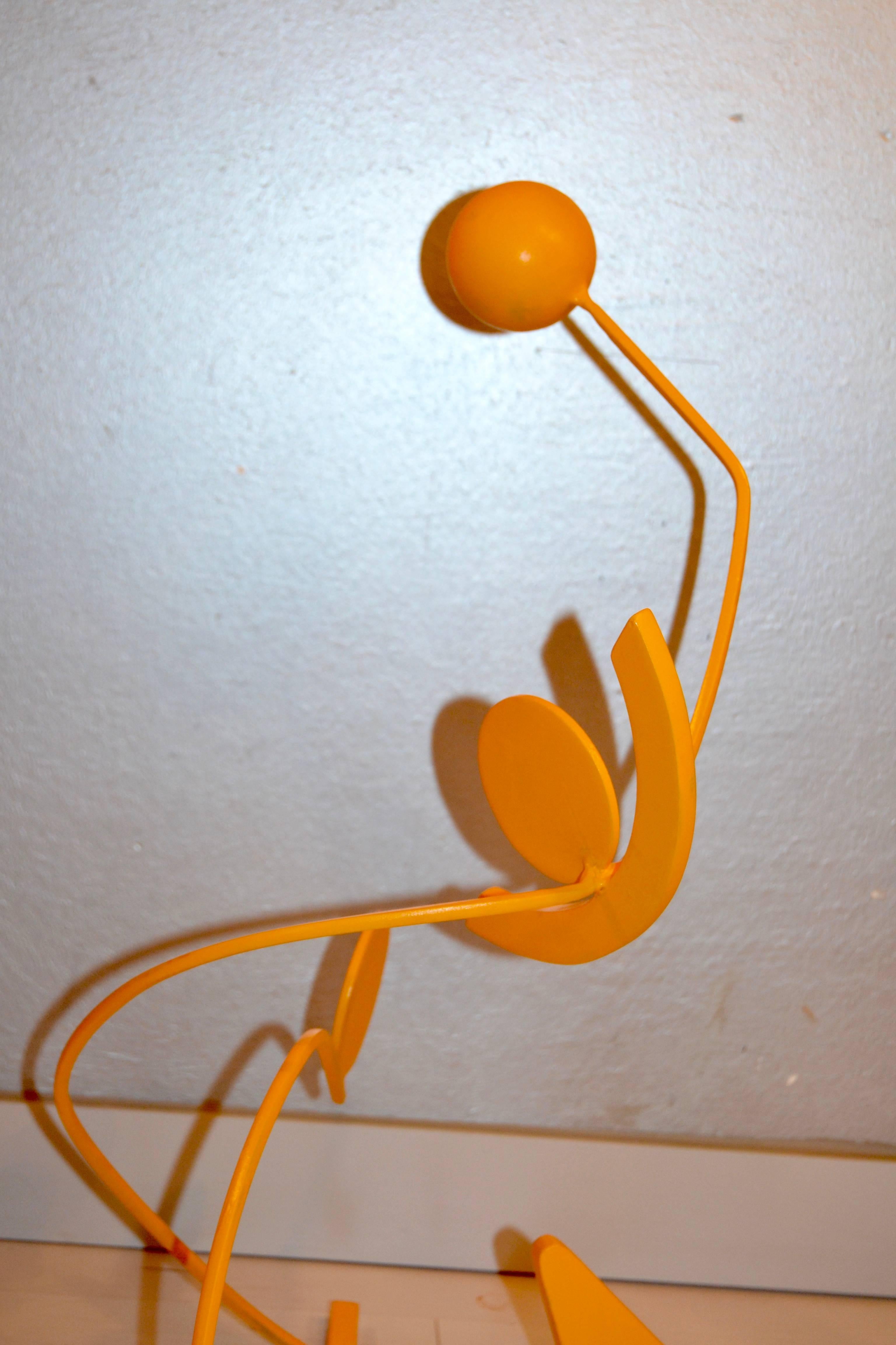 Gelbe Edelstahl-Skulptur von Caporicci (Italienisch) im Angebot