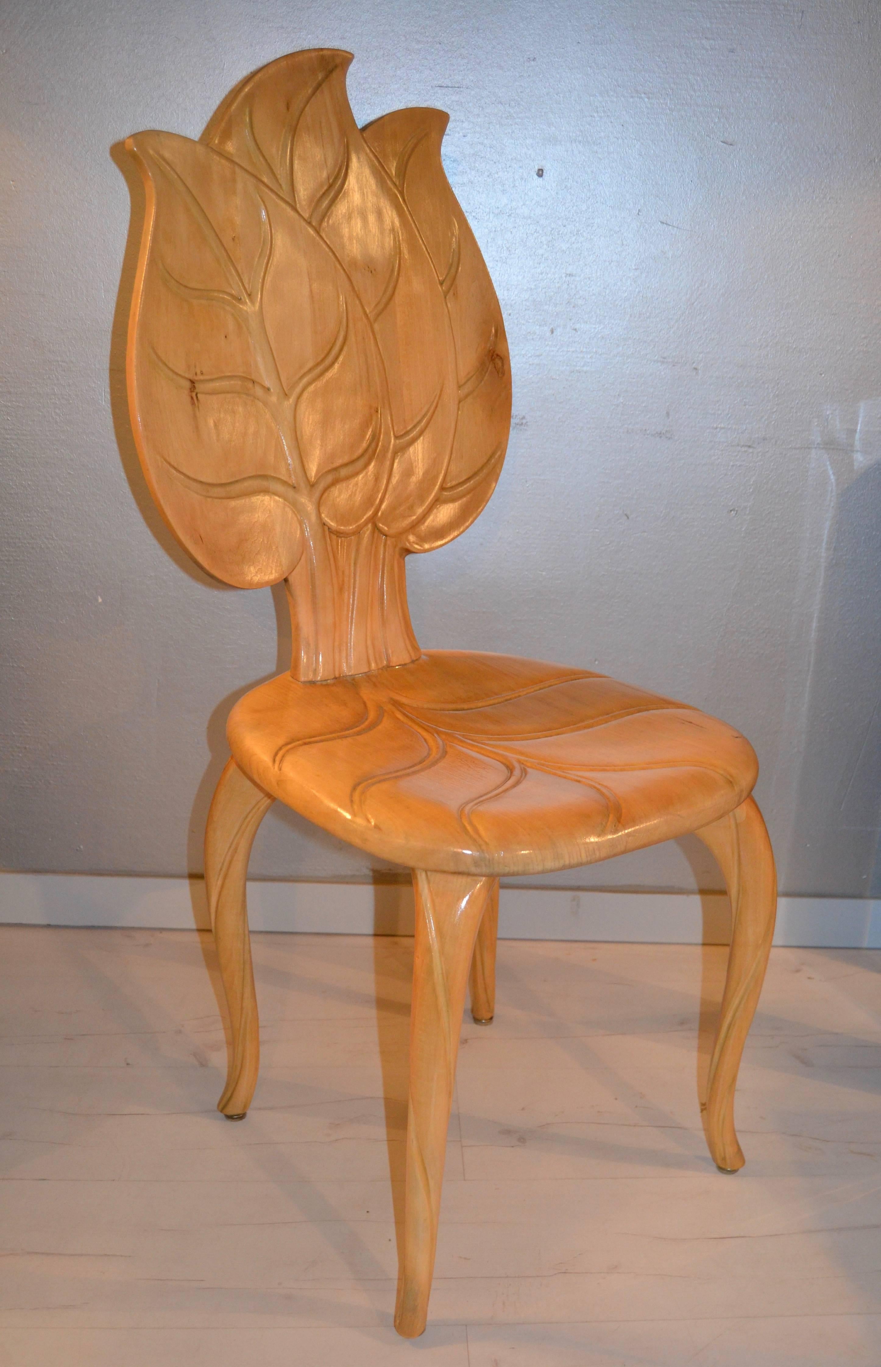 1970s hand-carved wooden leaf chair by the Italian small Botega Bartolozzi & Maiolli.
Impressive quality of work in small production at Florence, Italy, circa 1970.
Great vintage condition.
Four chairs are available.