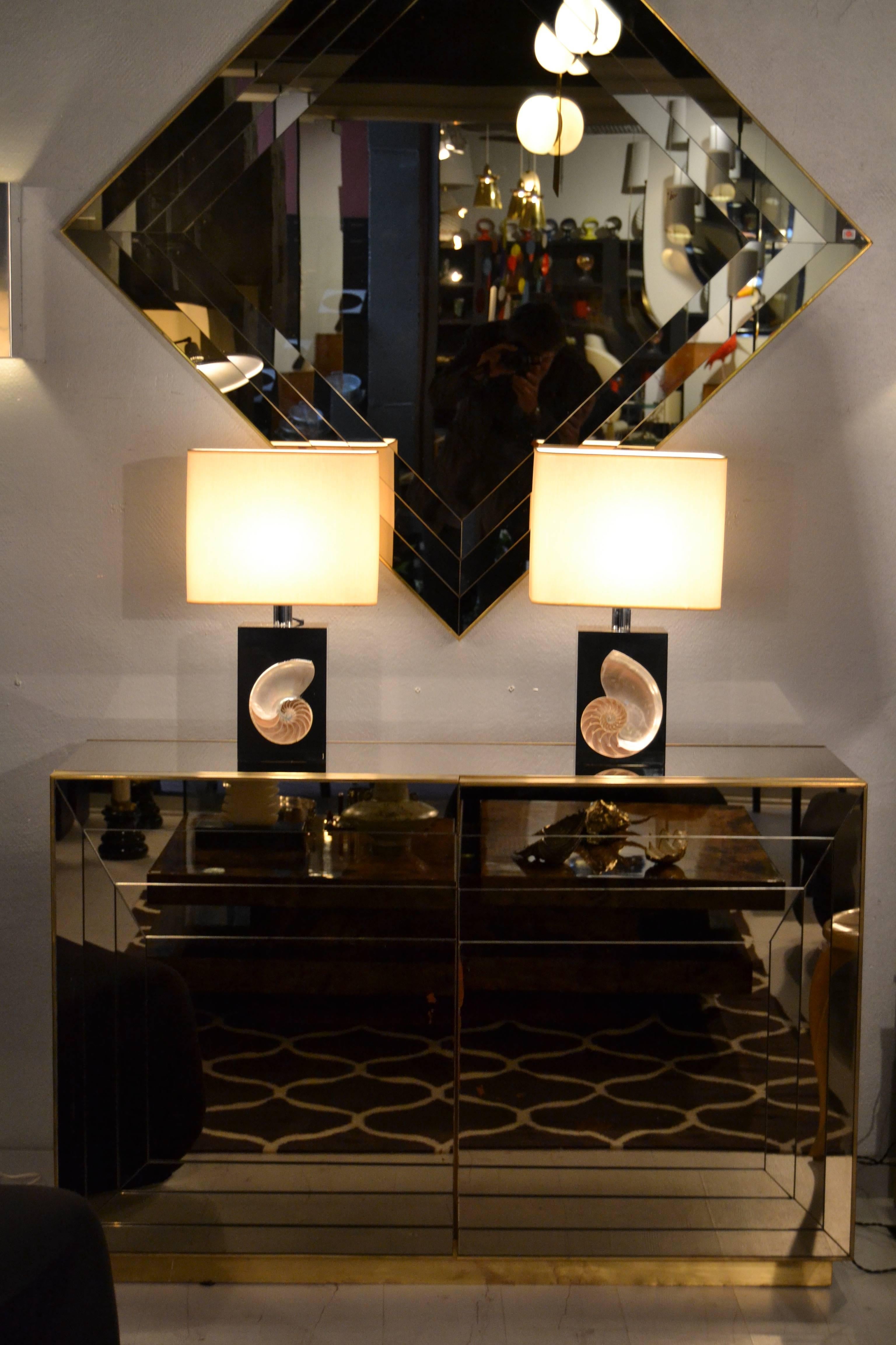 Pair of 1970s Lucite and Shell Inlaid Lamps In Excellent Condition In Saint-Ouen, FR