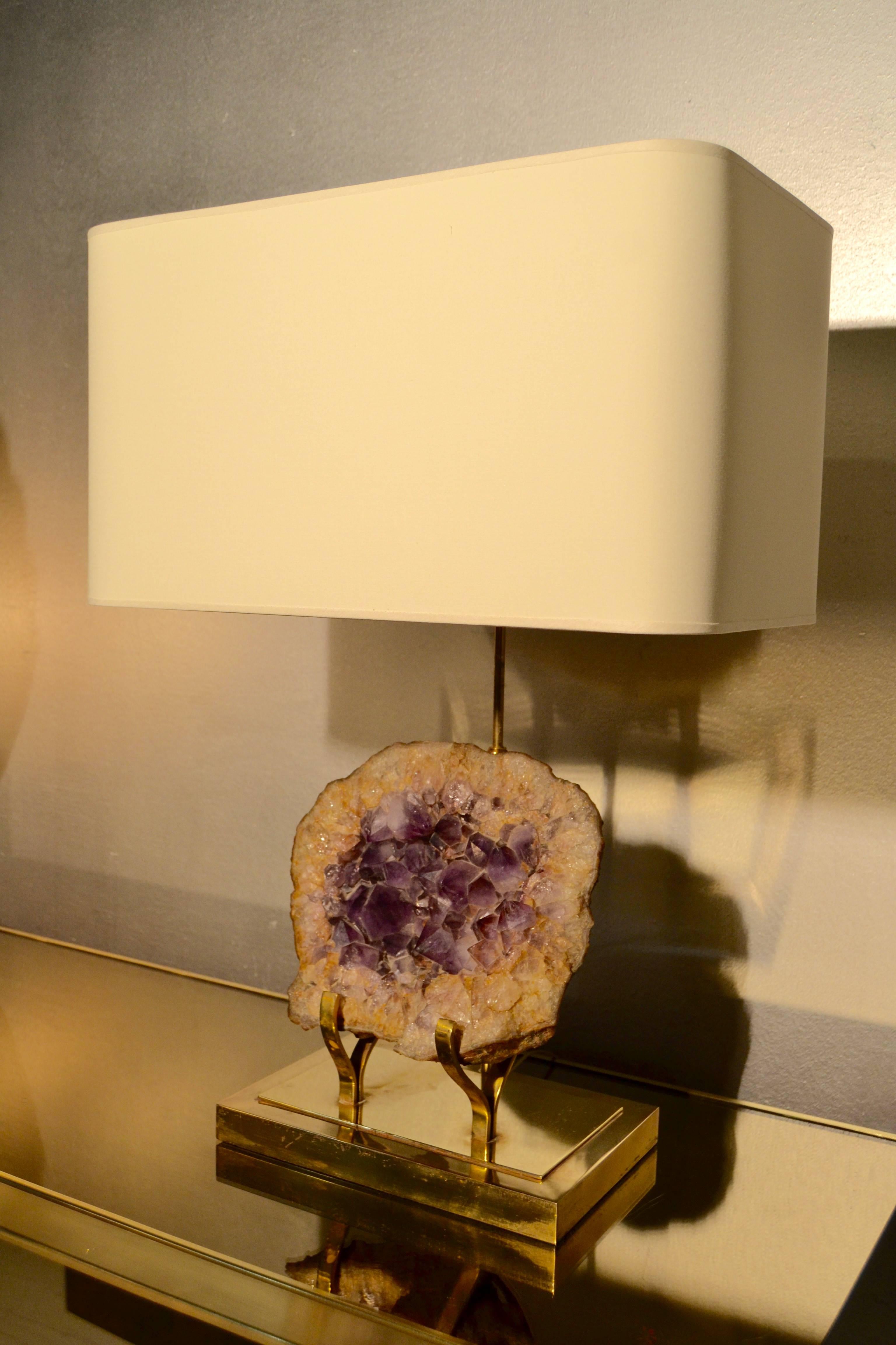 1970s amethyst and brass table lamp in the manner of Willy Daro.
Great condition.
Lamp has been rewired.
New shade with gold interior. Shade is adjustable on height.
