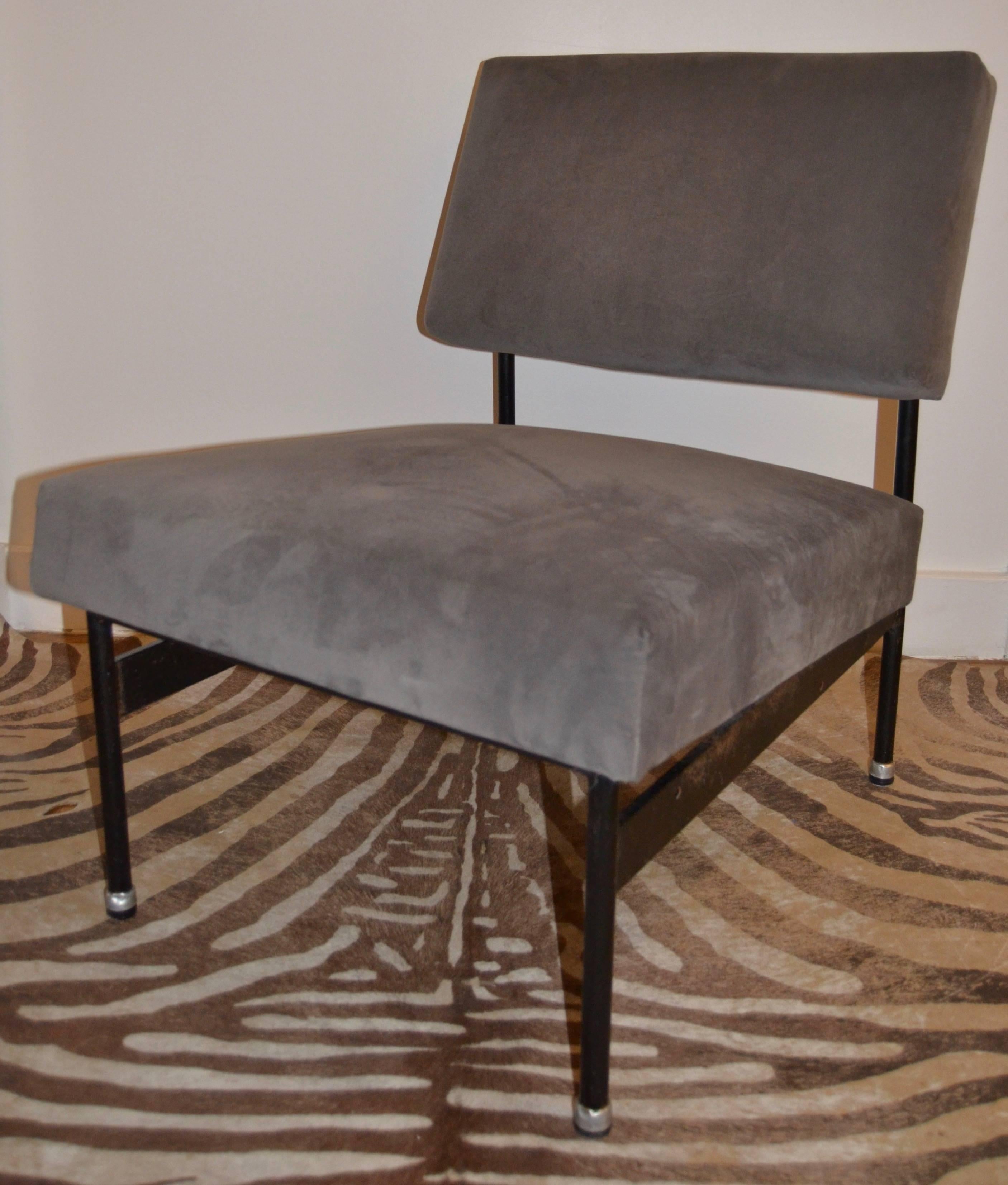 Pair of black iron and velvet chairs in the manner of Pierre Guariche
New upholstered with in grey velvet.