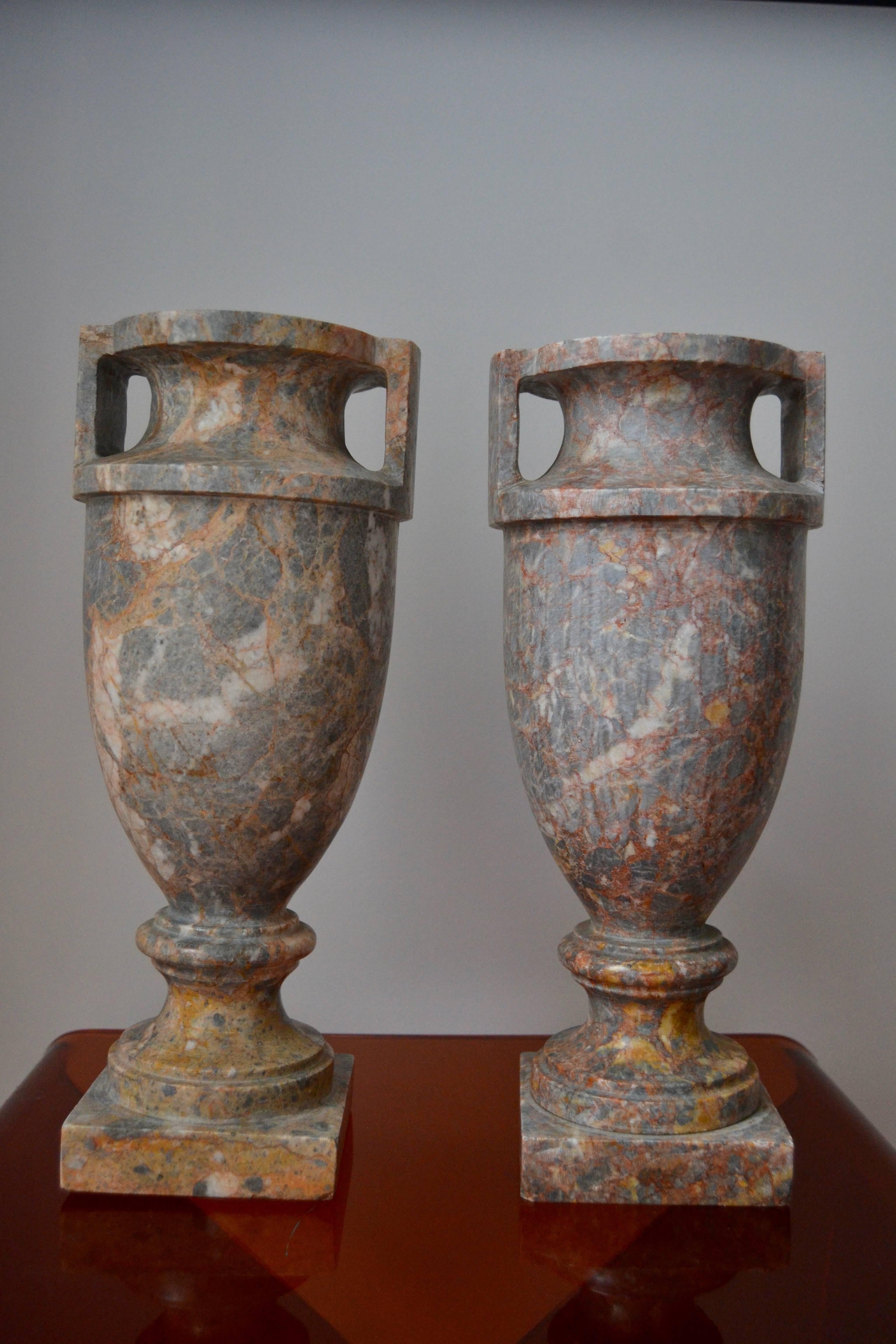 Pair of Italian Marble Urns In Good Condition In Saint-Ouen, FR