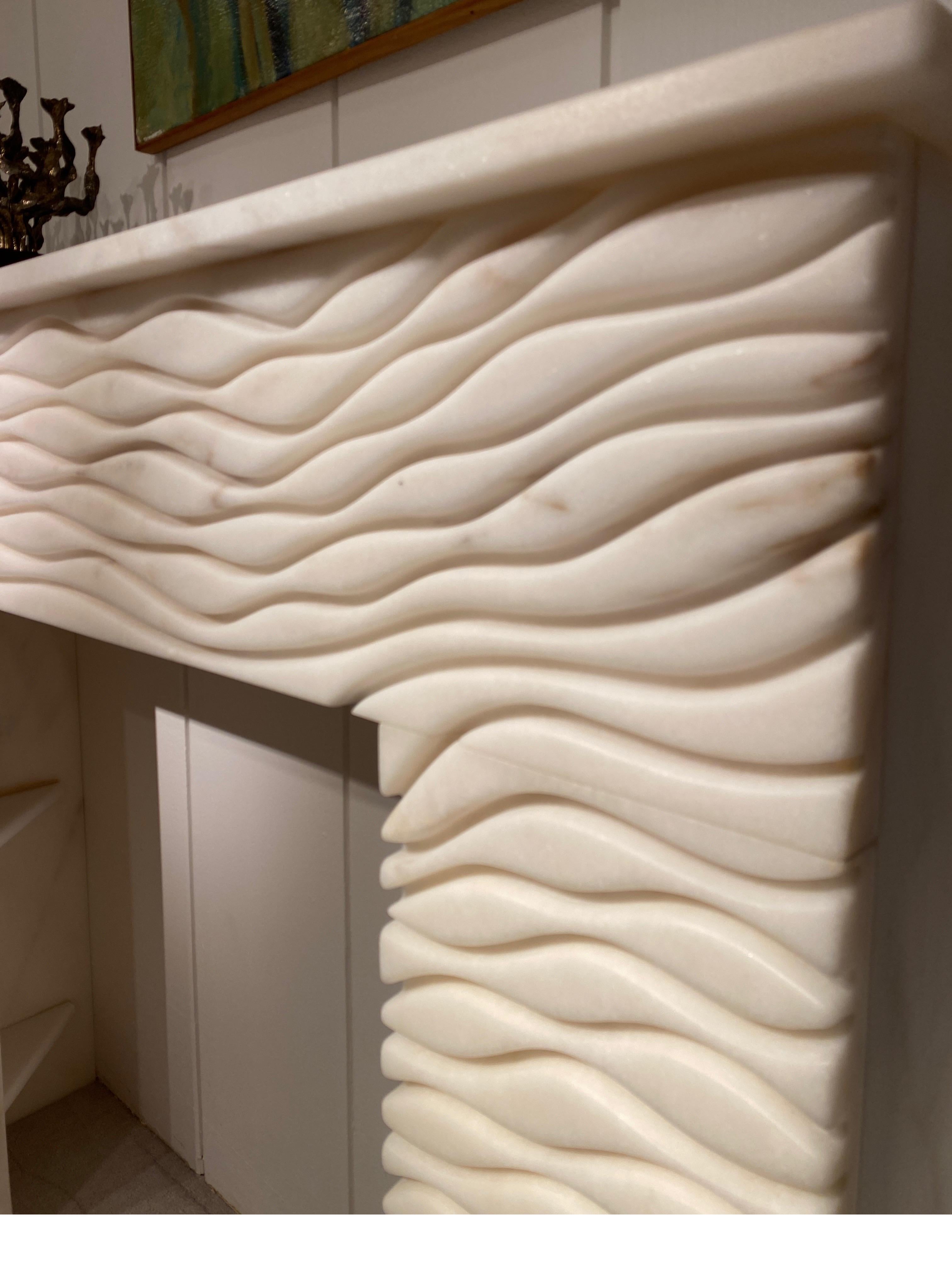 Cheminée sculpturale marbre en vente 1