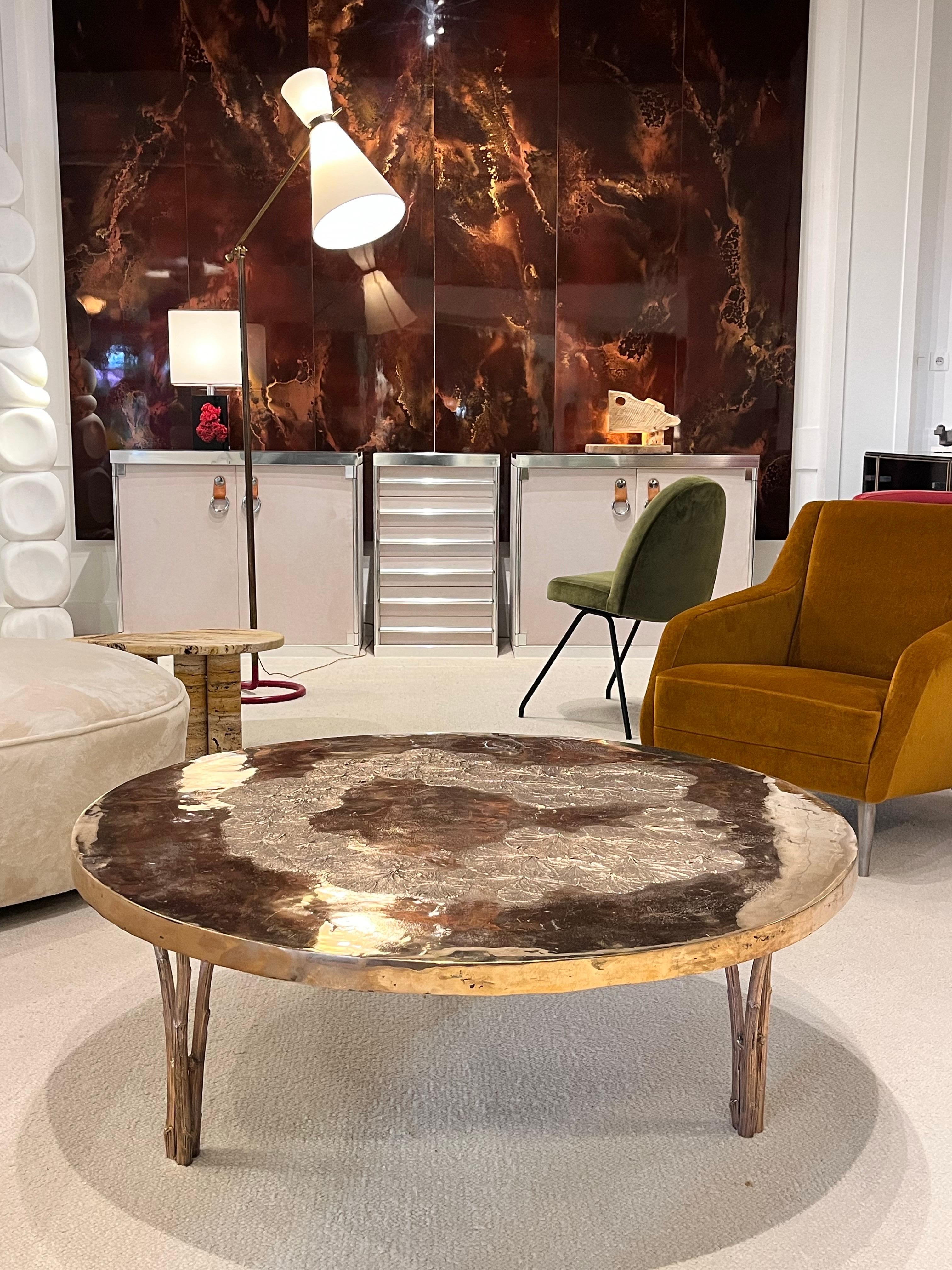 Crown-Tisch von Clotilde Ancarani – handgefertigte Kronleuchter aus Bronzeguss im Angebot 1
