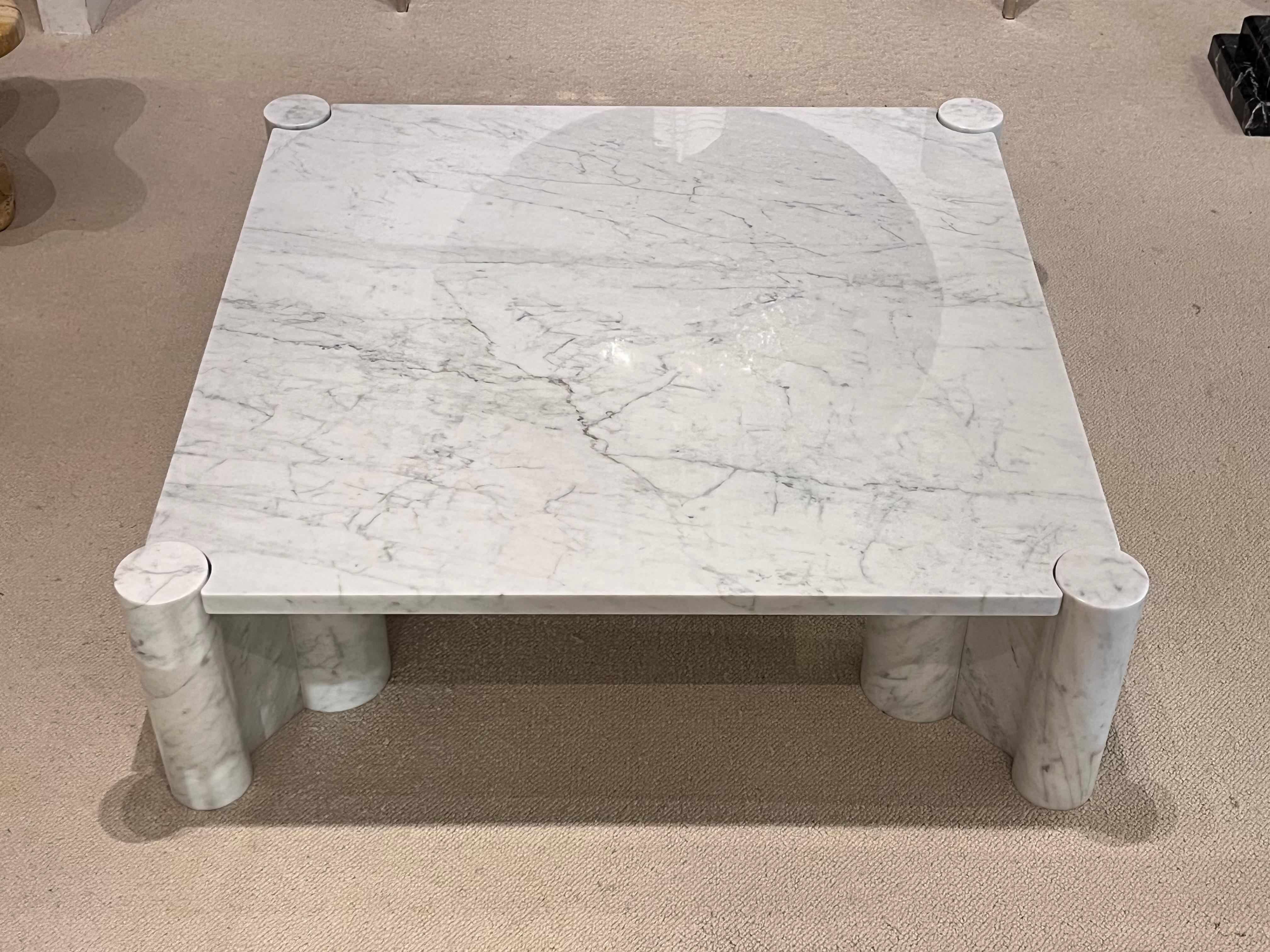 Table basse Jumbo par Gae Aulenti, Italie 1965
Fabriqué par Knoll 
Marbre blanc 
