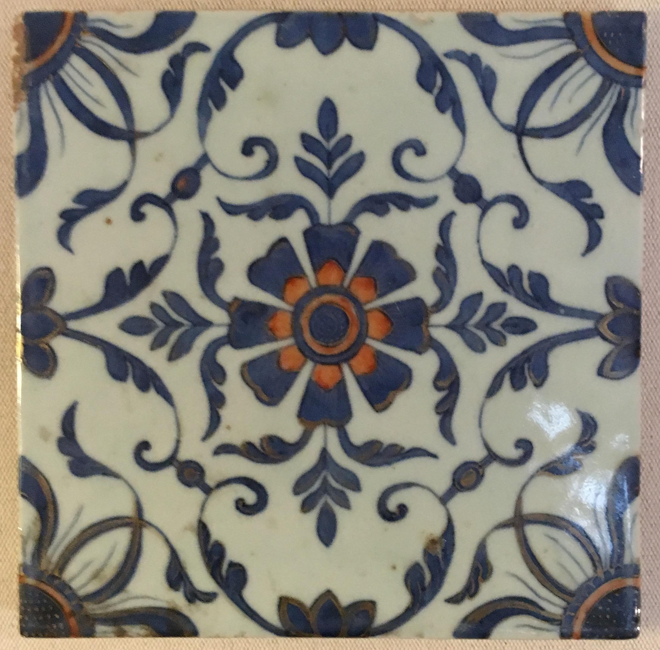 Very Rare Set of Five Chinese Porcelaine Tiles, 18th Century In Good Condition For Sale In Saint-Ouen, FR