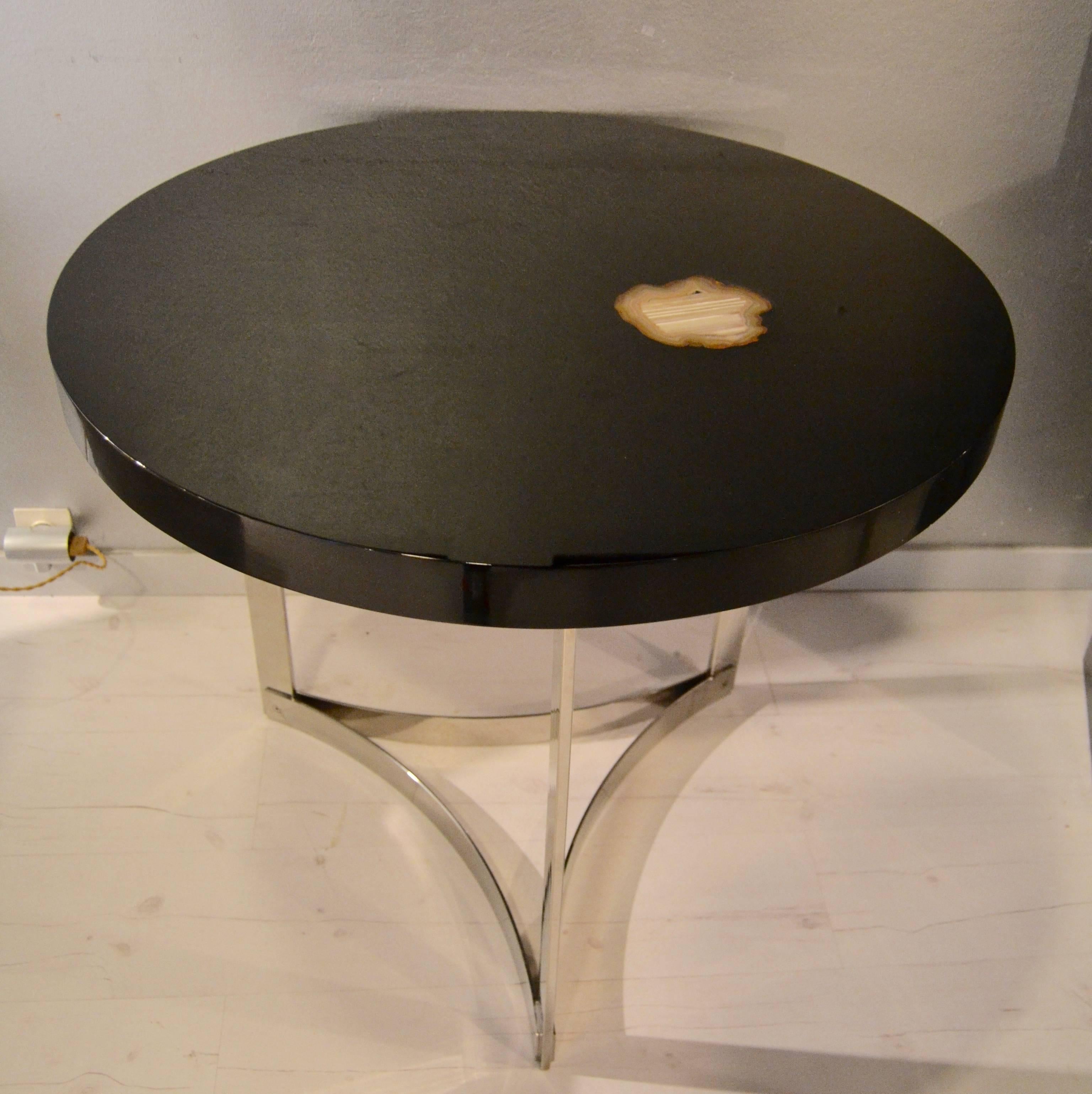 1970s black lacquered table with agate inlaid top
Great condition
Chromed steel feet
tabletop restored.