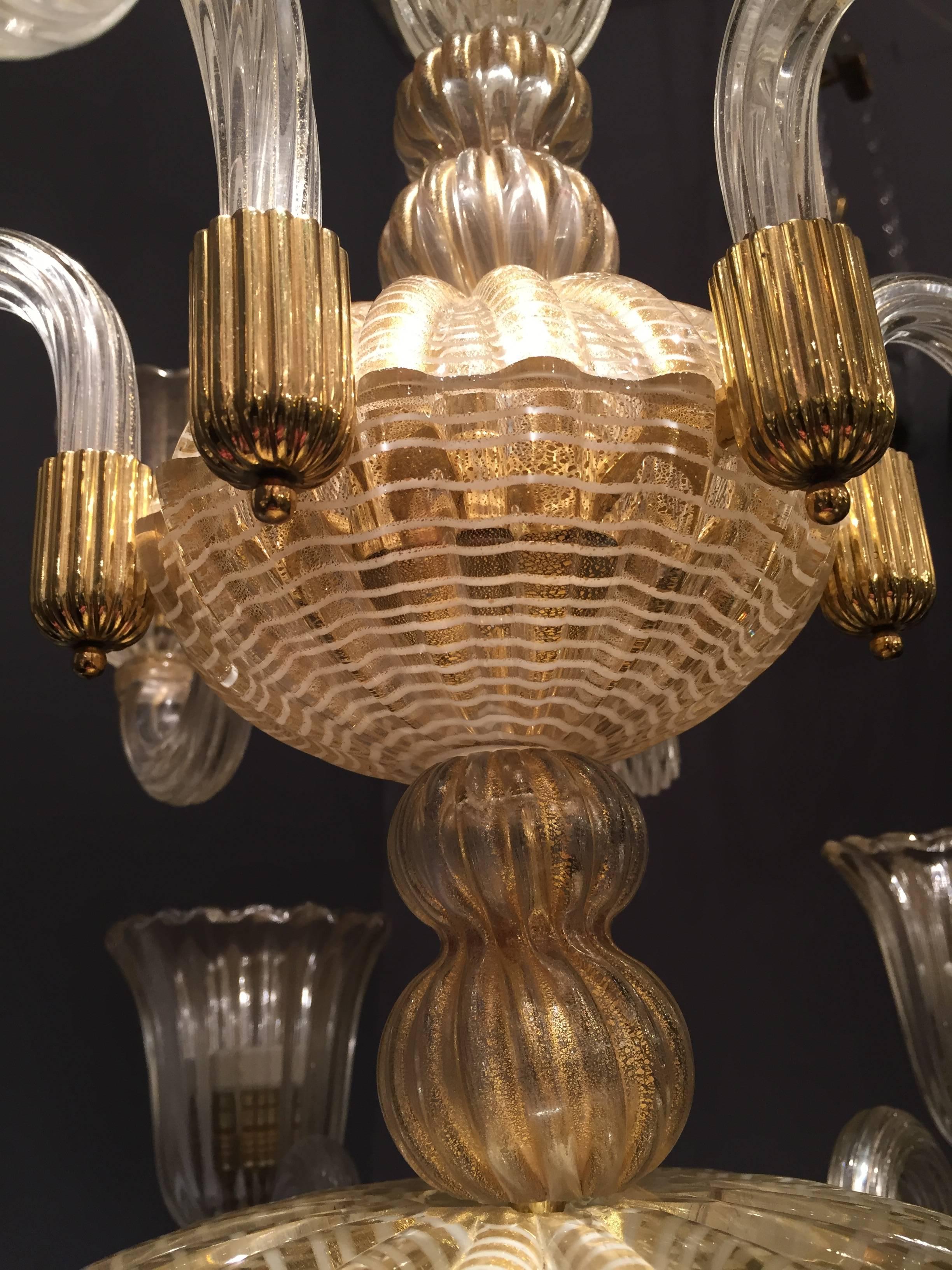 Twelve-Arm Barovier e Toso Murano Glass Chandelier In Excellent Condition In Saint-Ouen, FR