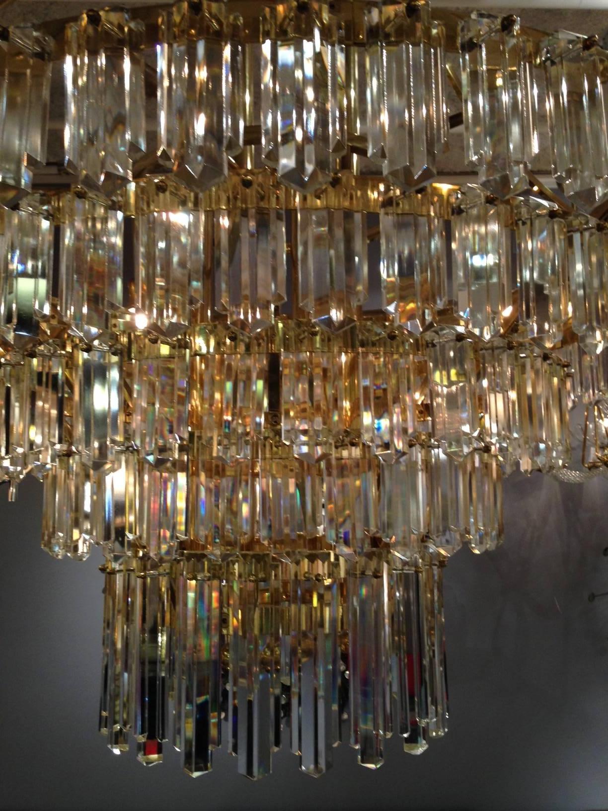 Pair of Impressive Gilt Brass and Crystal Chandeliers In Excellent Condition In Saint-Ouen, FR