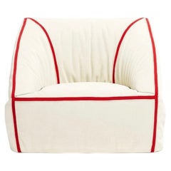 Faye Toogood para Meritalia: sillón de lujo «Crease» de lana color crema, inspirado en el origami