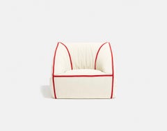 Faye Toogood para Meritalia: sillón de lujo «Crease» de lana color crema, inspirado en el origami