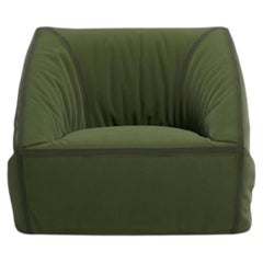 Faye Toogood para Meritalia: sillón de lujo «Crease» de lana verde, inspirado en el origami