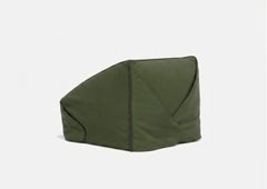 Faye Toogood para Meritalia: sillón de lujo «Crease» de lana verde, inspirado en el origami
