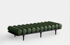 Lit de jour / banc Tacchini « Five to Nine » en cuir vert – Piètement noir par Studiopepe